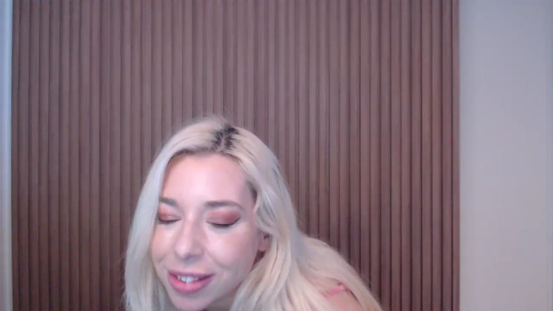Gallery image thumbnail from Riley_Parks's myfreecams stream on, 01/18/2025, 12:44 image 18 of 20