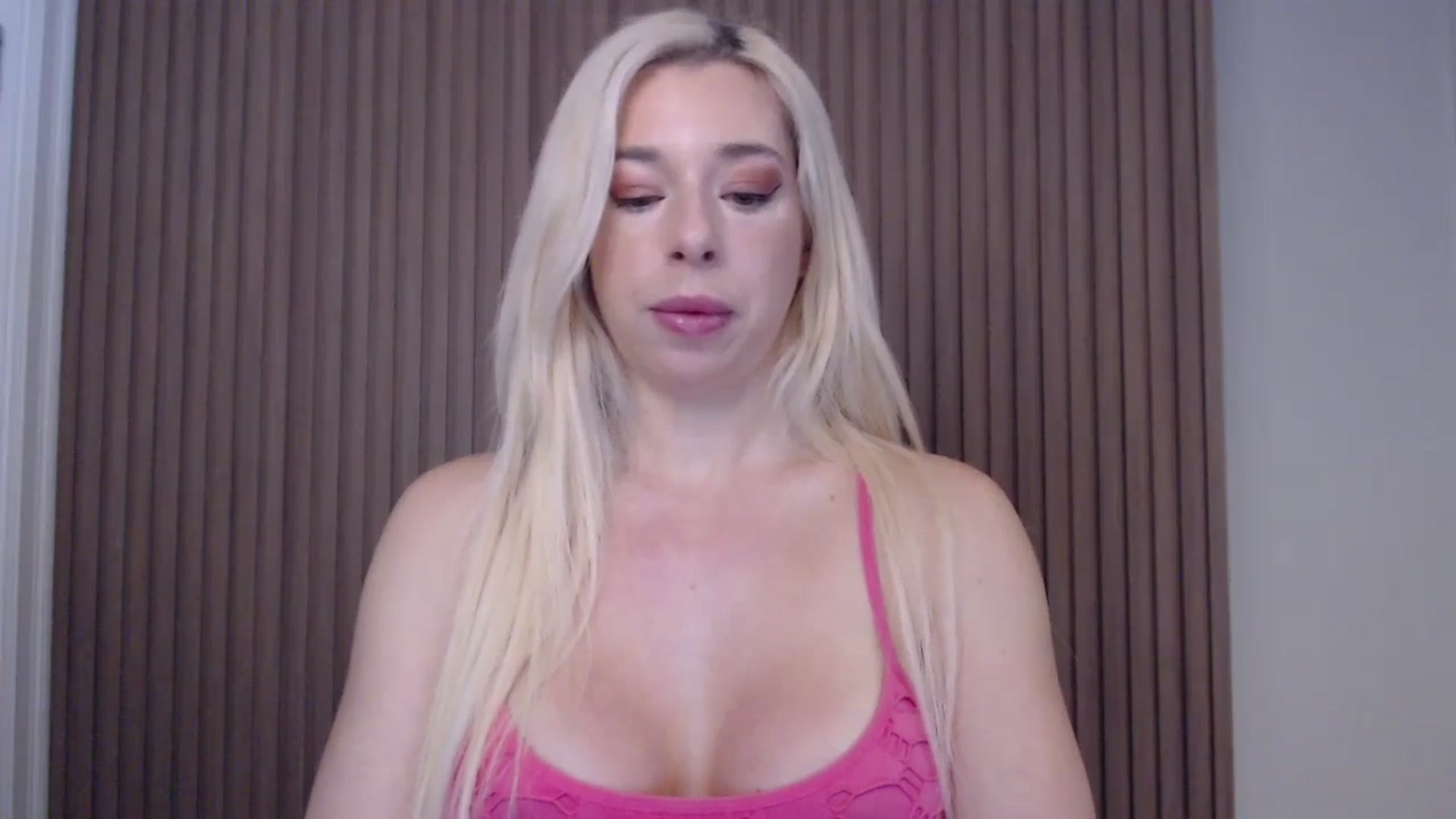 Gallery image thumbnail from Riley_Parks's myfreecams stream on, 01/18/2025, 12:44 image 8 of 20