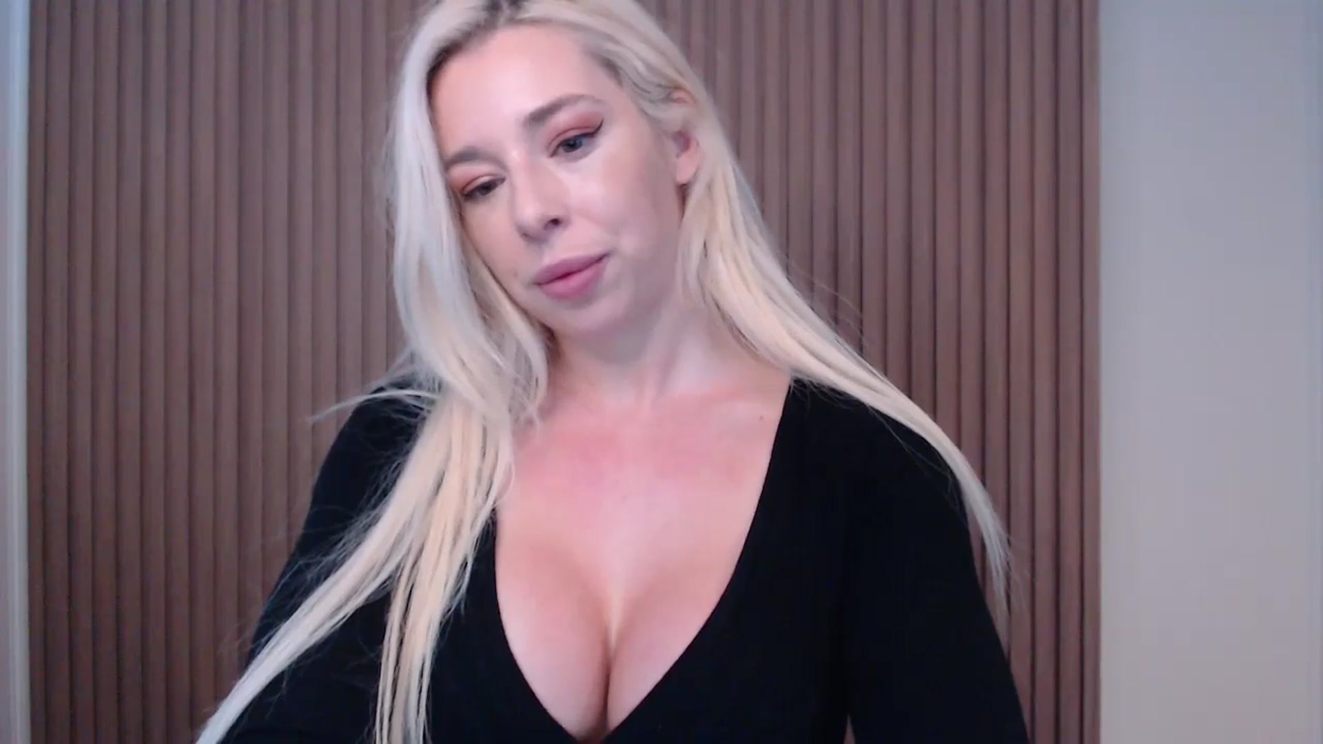 Gallery image thumbnail from Riley_Parks's myfreecams stream on, 01/18/2025, 12:44 image 19 of 20
