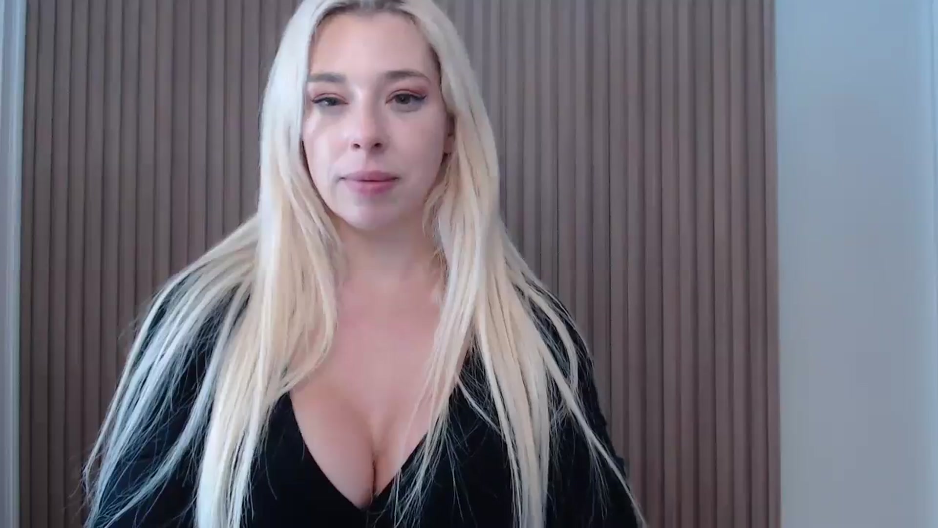Gallery image thumbnail from Riley_Parks's myfreecams stream on, 01/18/2025, 16:42 image 14 of 20