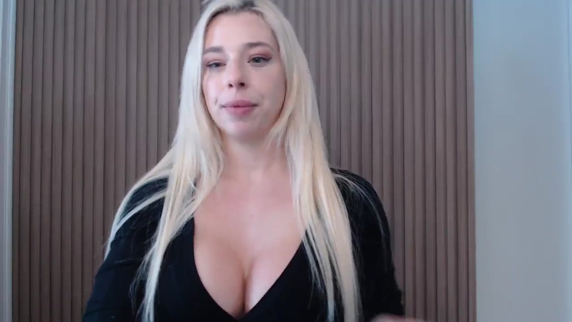 Gallery image thumbnail from Riley_Parks's myfreecams stream on, 01/18/2025, 16:42 image 6 of 20