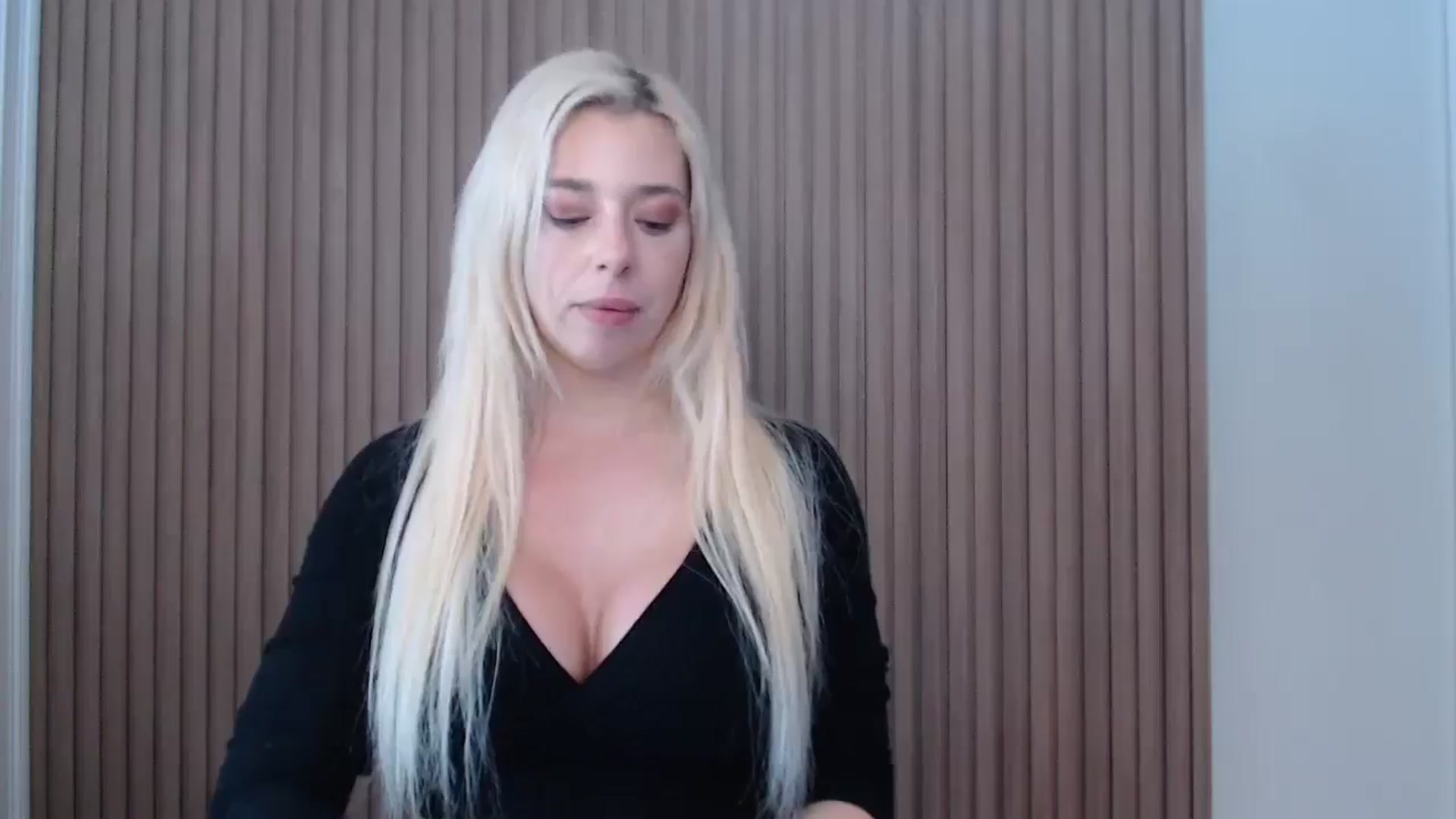 Gallery image thumbnail from Riley_Parks's myfreecams stream on, 01/18/2025, 16:42 image 16 of 20
