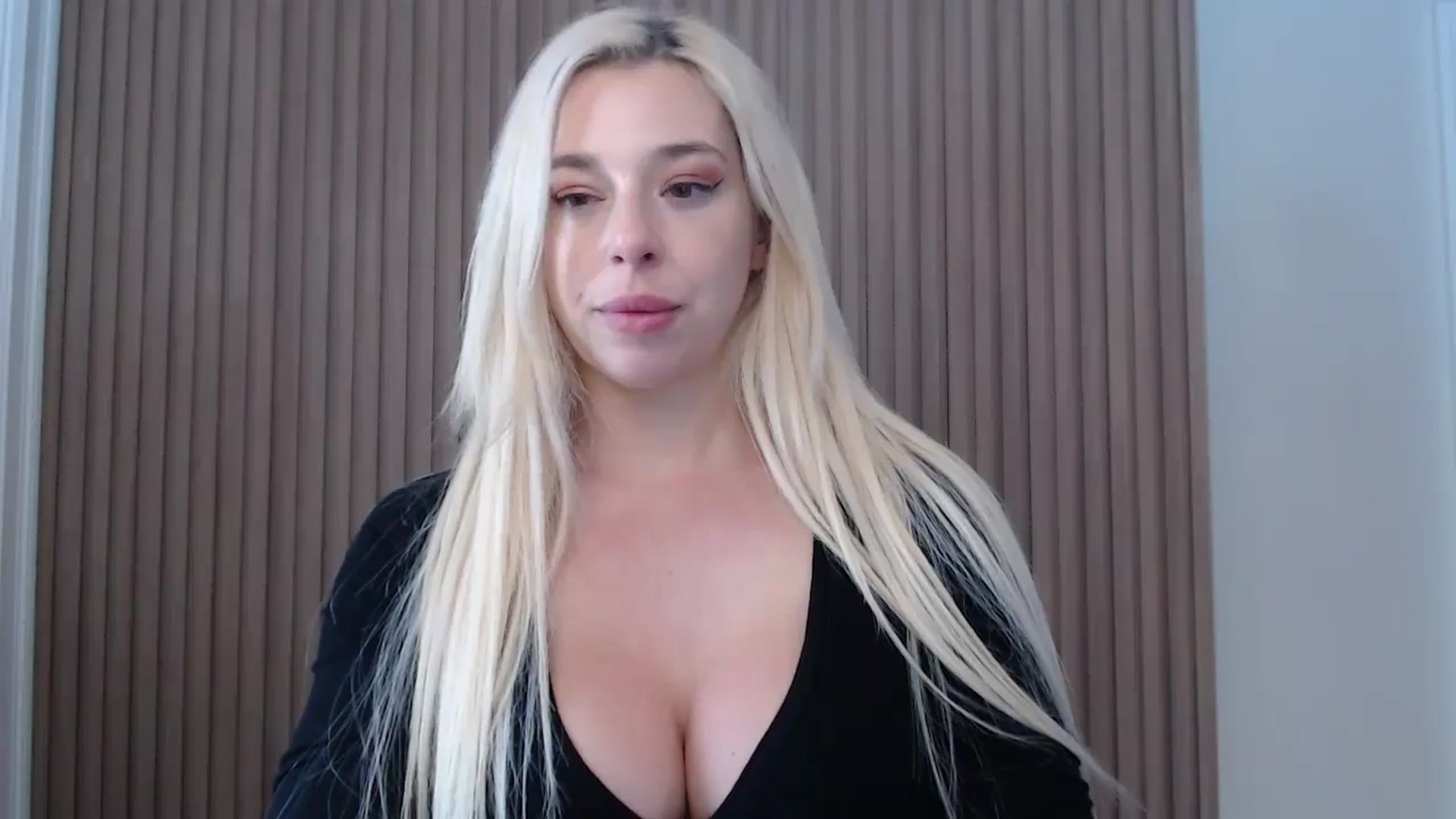 Gallery image thumbnail from Riley_Parks's myfreecams stream on, 01/18/2025, 17:29 image 3 of 20