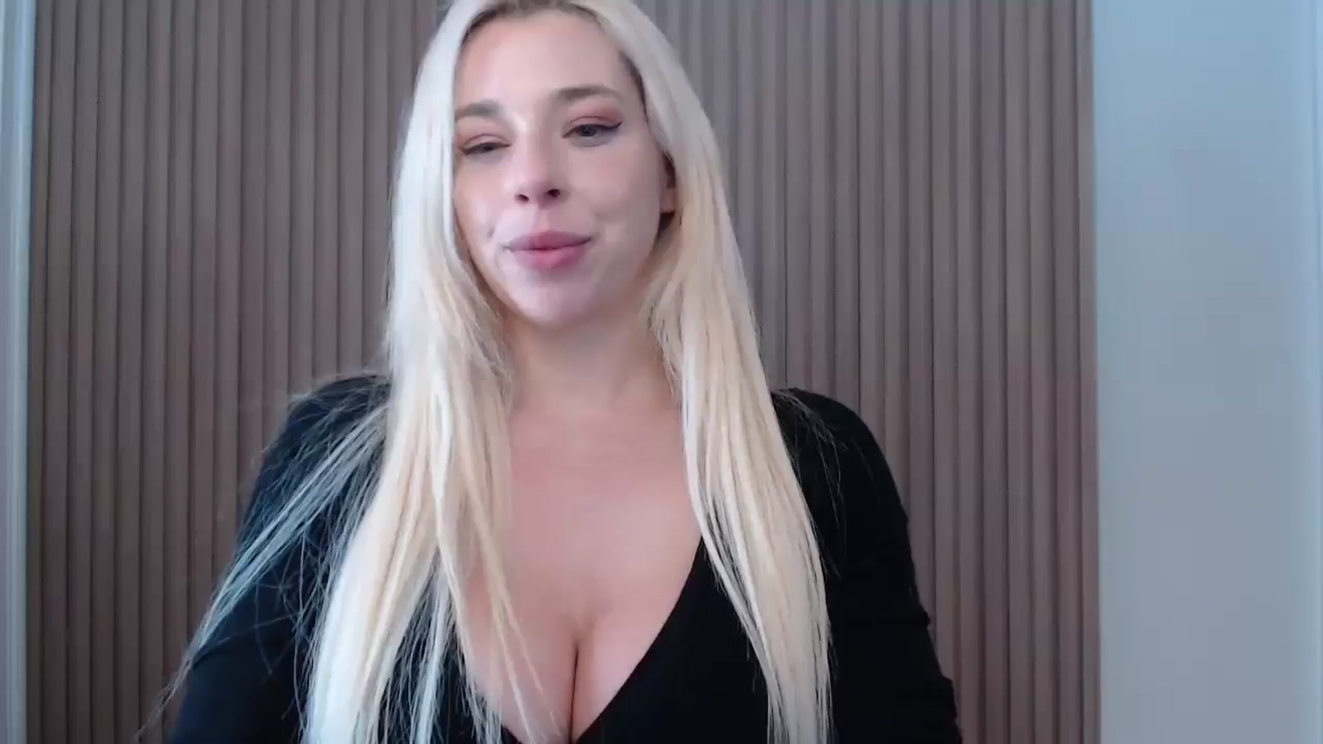 Gallery image thumbnail from Riley_Parks's myfreecams stream on, 01/18/2025, 17:29 image 1 of 20