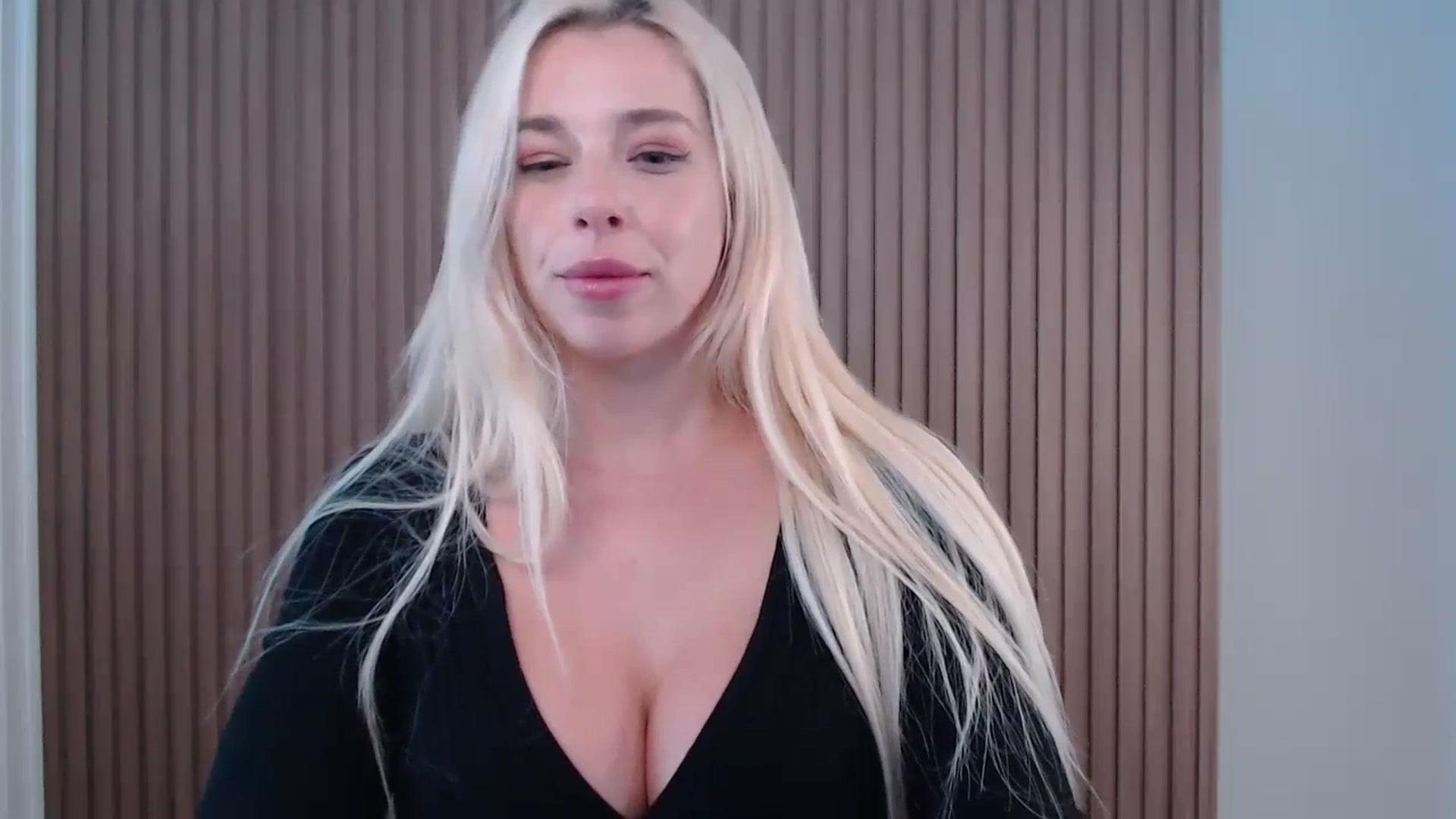 Gallery image thumbnail from Riley_Parks's myfreecams stream on, 01/18/2025, 19:43 image 9 of 20