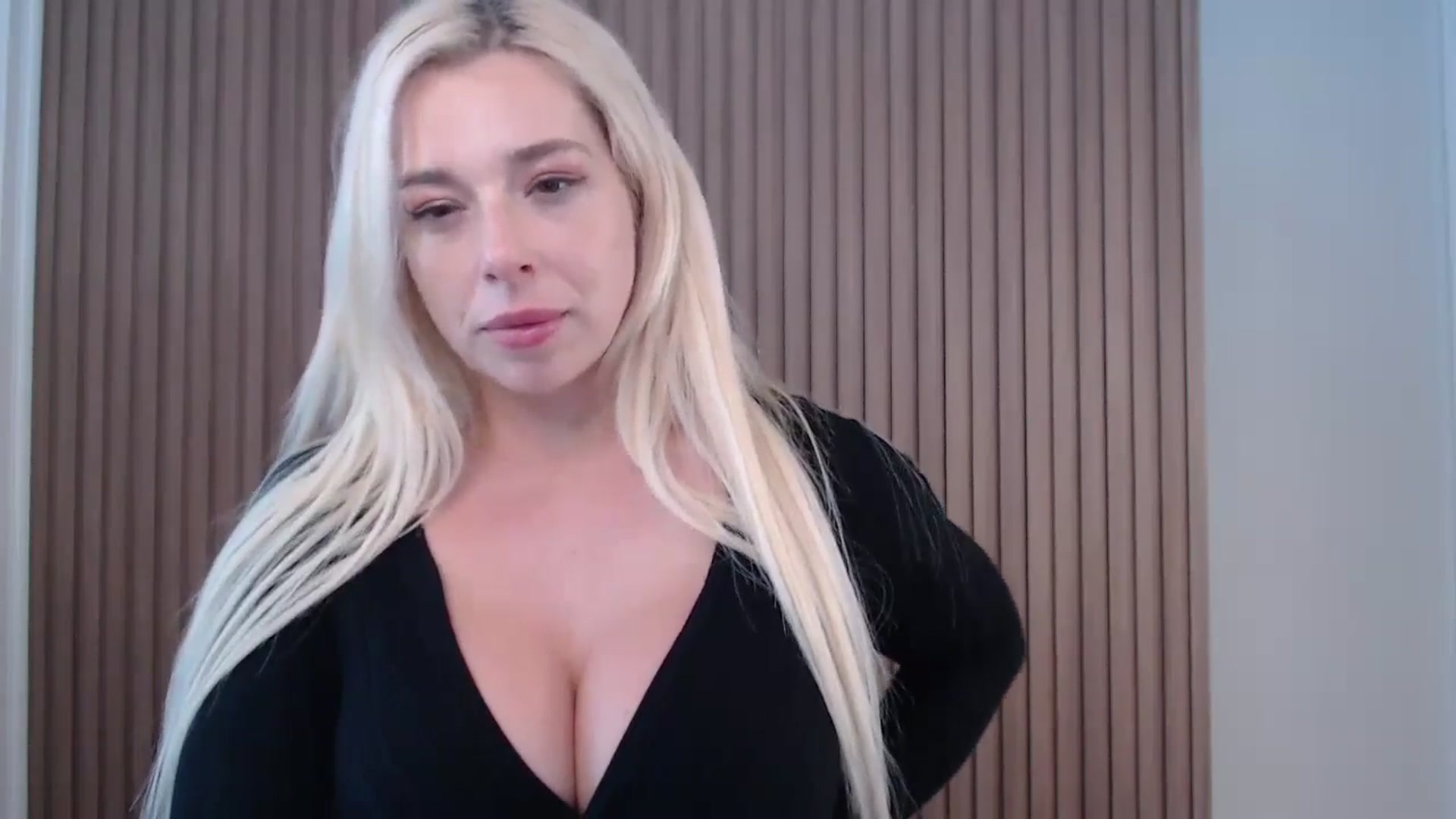 Gallery image thumbnail from Riley_Parks's myfreecams stream on, 01/18/2025, 19:43 image 18 of 20