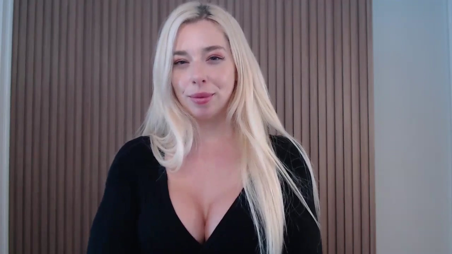 Gallery image thumbnail from Riley_Parks's myfreecams stream on, 01/18/2025, 19:43 image 17 of 20