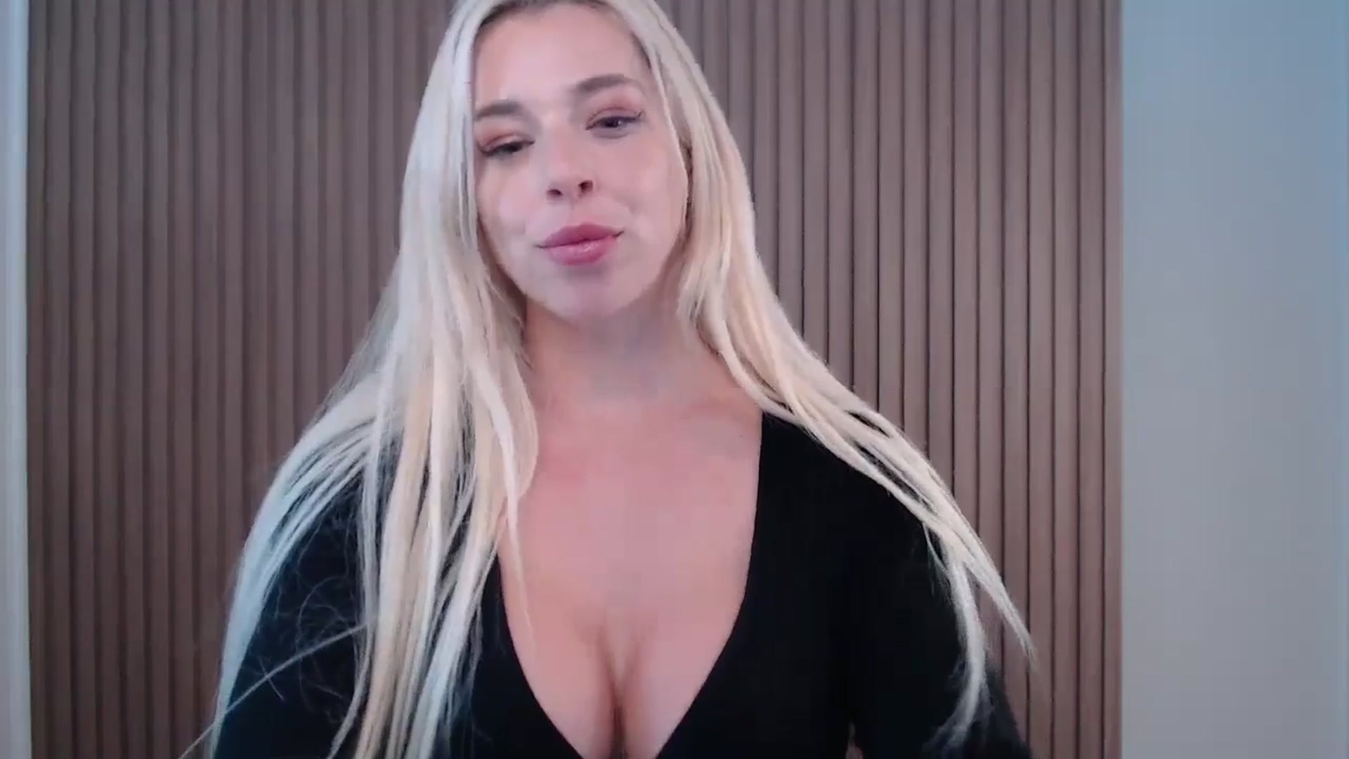 Gallery image thumbnail from Riley_Parks's myfreecams stream on, 01/18/2025, 19:43 image 3 of 20