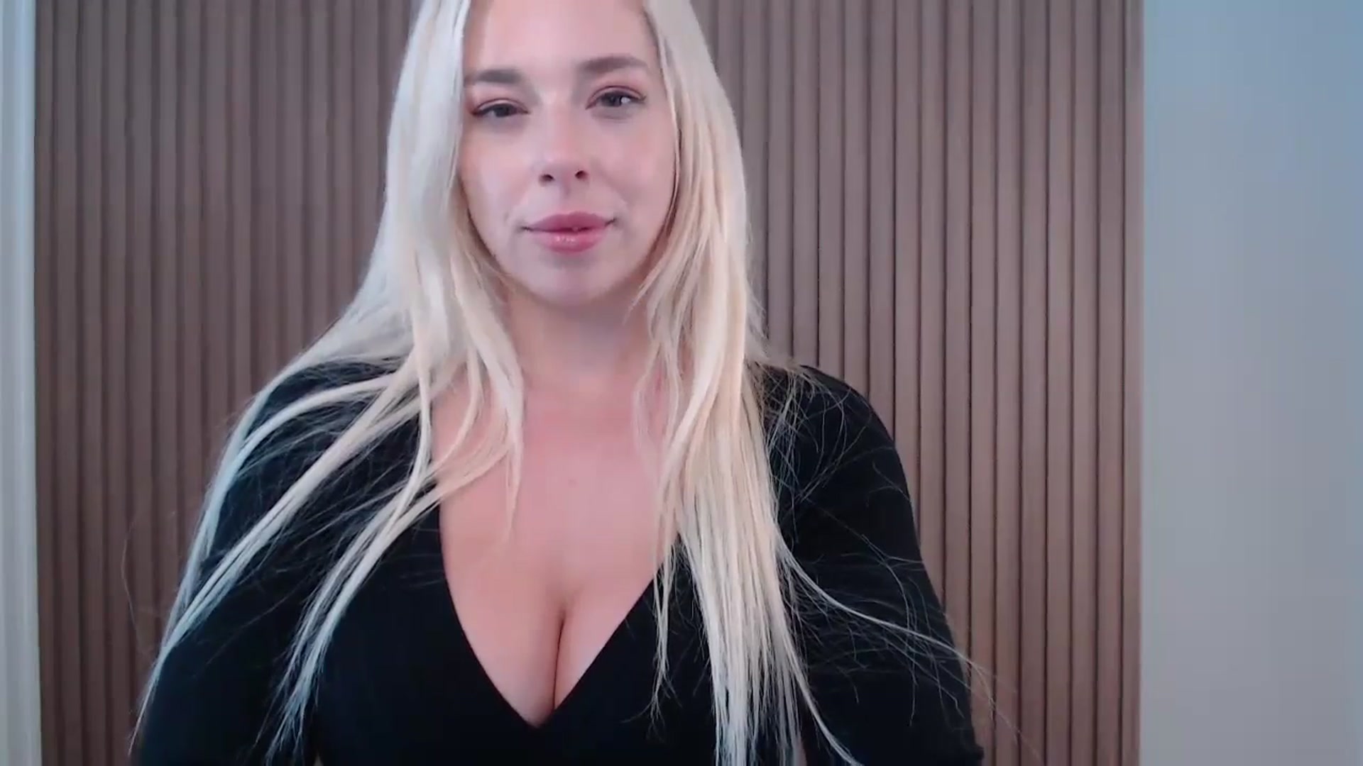 Gallery image thumbnail from Riley_Parks's myfreecams stream on, 01/18/2025, 19:43 image 10 of 20
