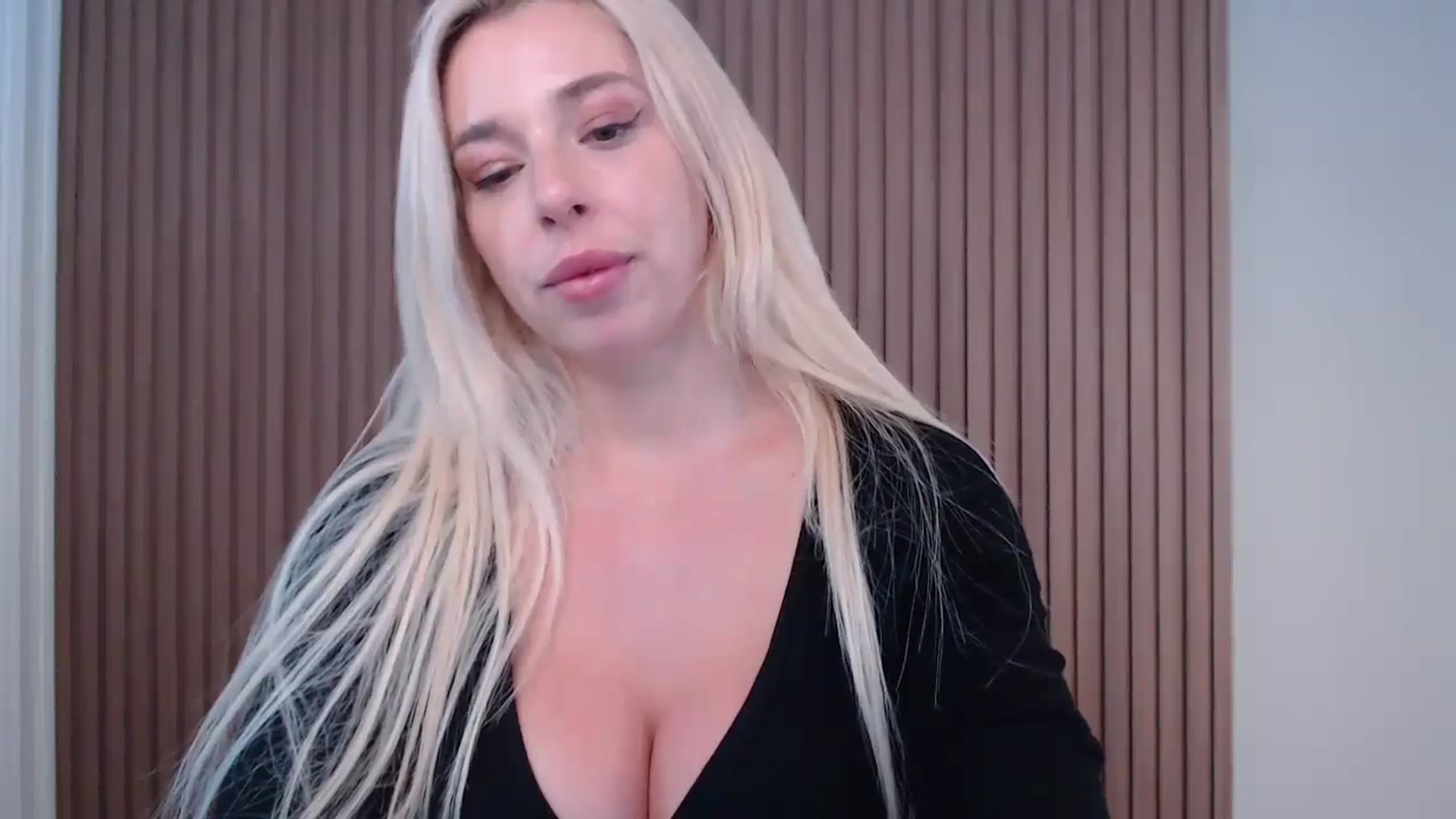 Gallery image thumbnail from Riley_Parks's myfreecams stream on, 01/18/2025, 20:55 image 7 of 20
