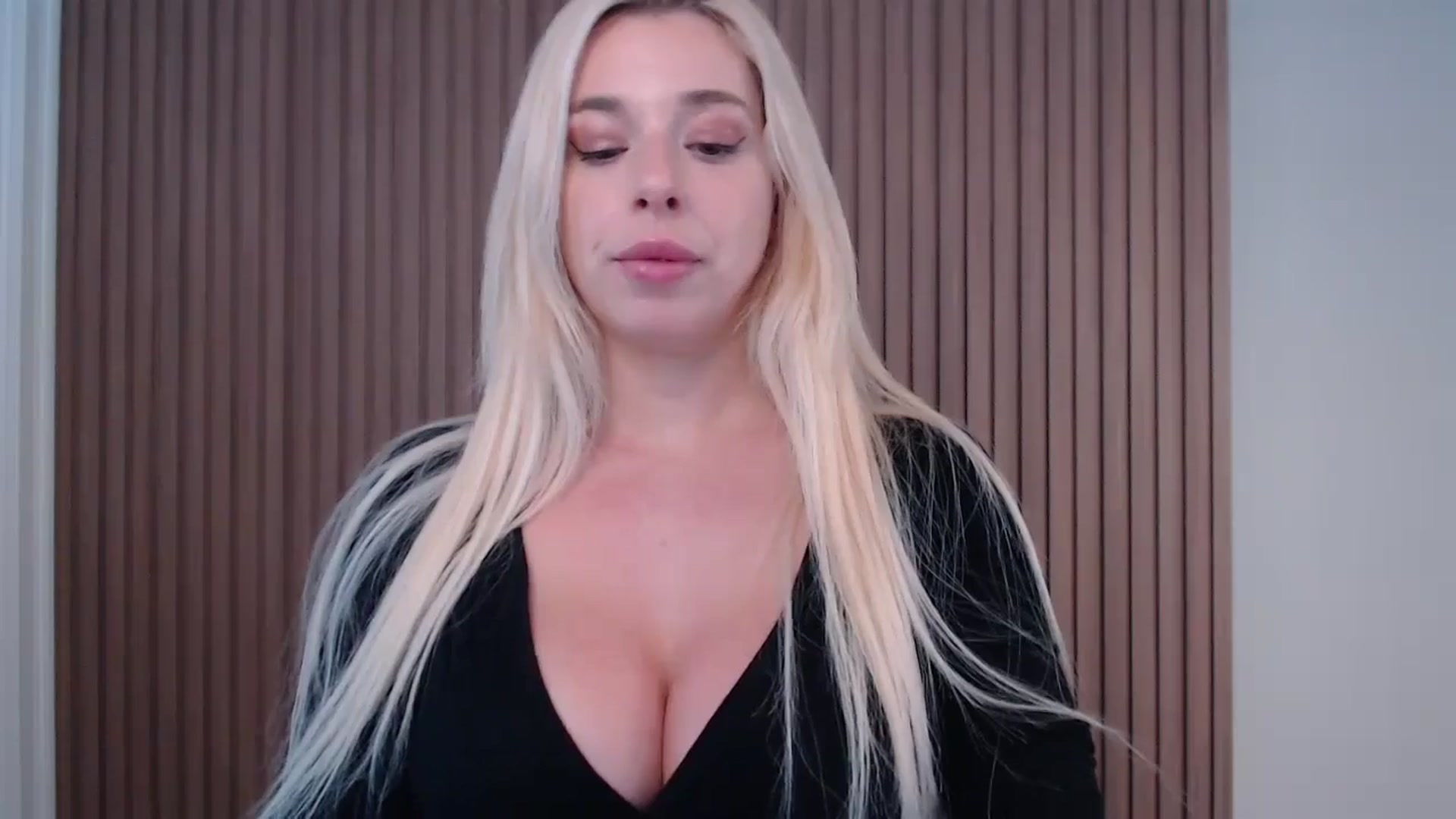 Gallery image thumbnail from Riley_Parks's myfreecams stream on, 01/18/2025, 20:55 image 9 of 20