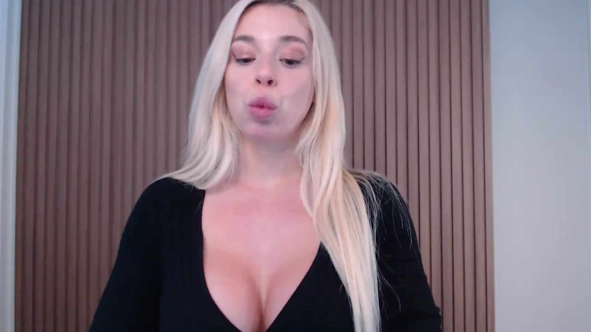 Gallery image thumbnail from Riley_Parks's myfreecams stream on, 01/18/2025, 20:55 image 11 of 20