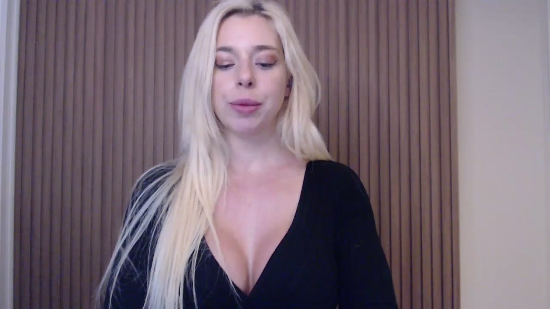 Gallery image thumbnail from Riley_Parks's myfreecams stream on, 01/18/2025, 22:31 image 9 of 20