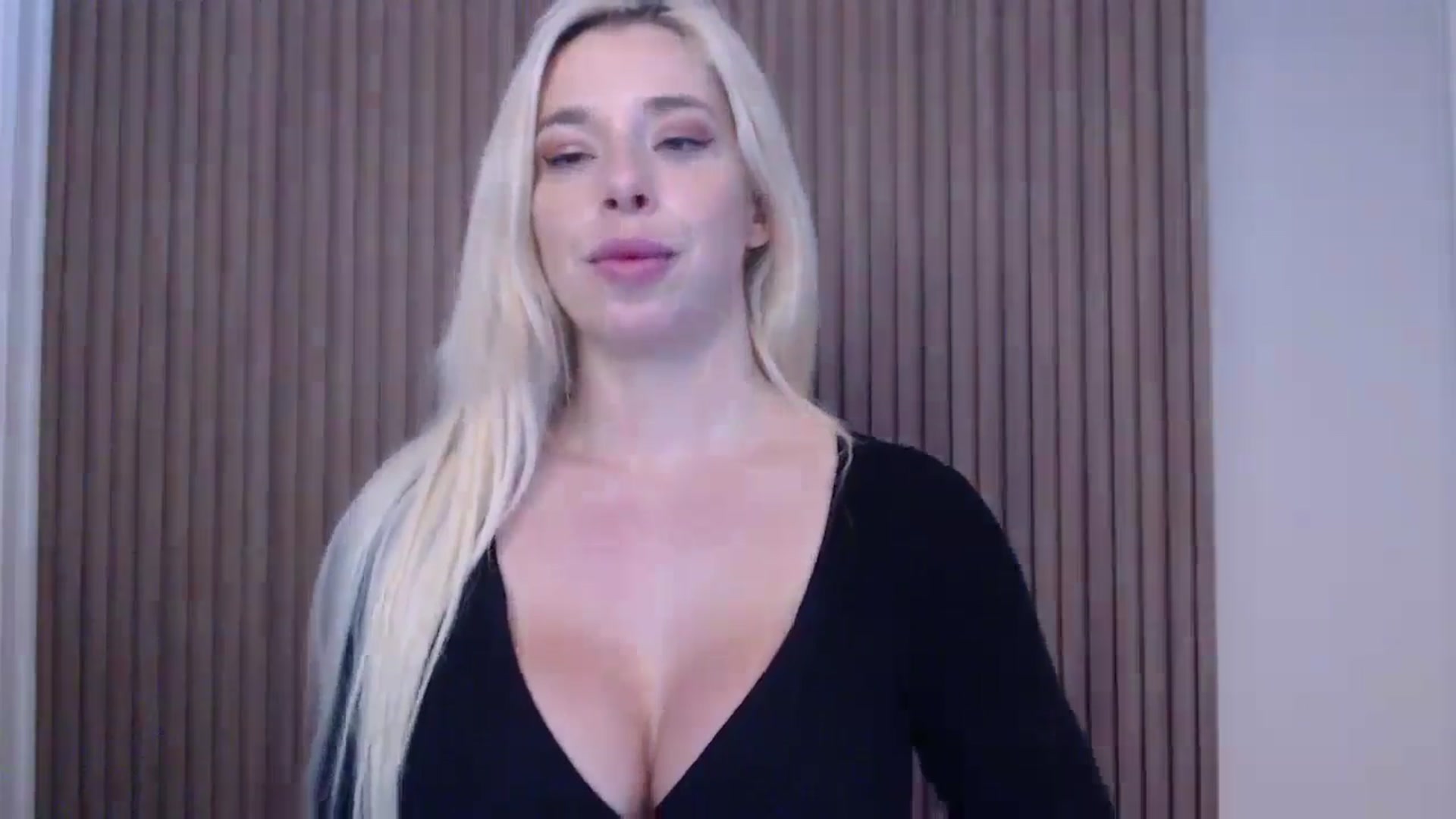Gallery image thumbnail from Riley_Parks's myfreecams stream on, 01/18/2025, 22:31 image 6 of 20