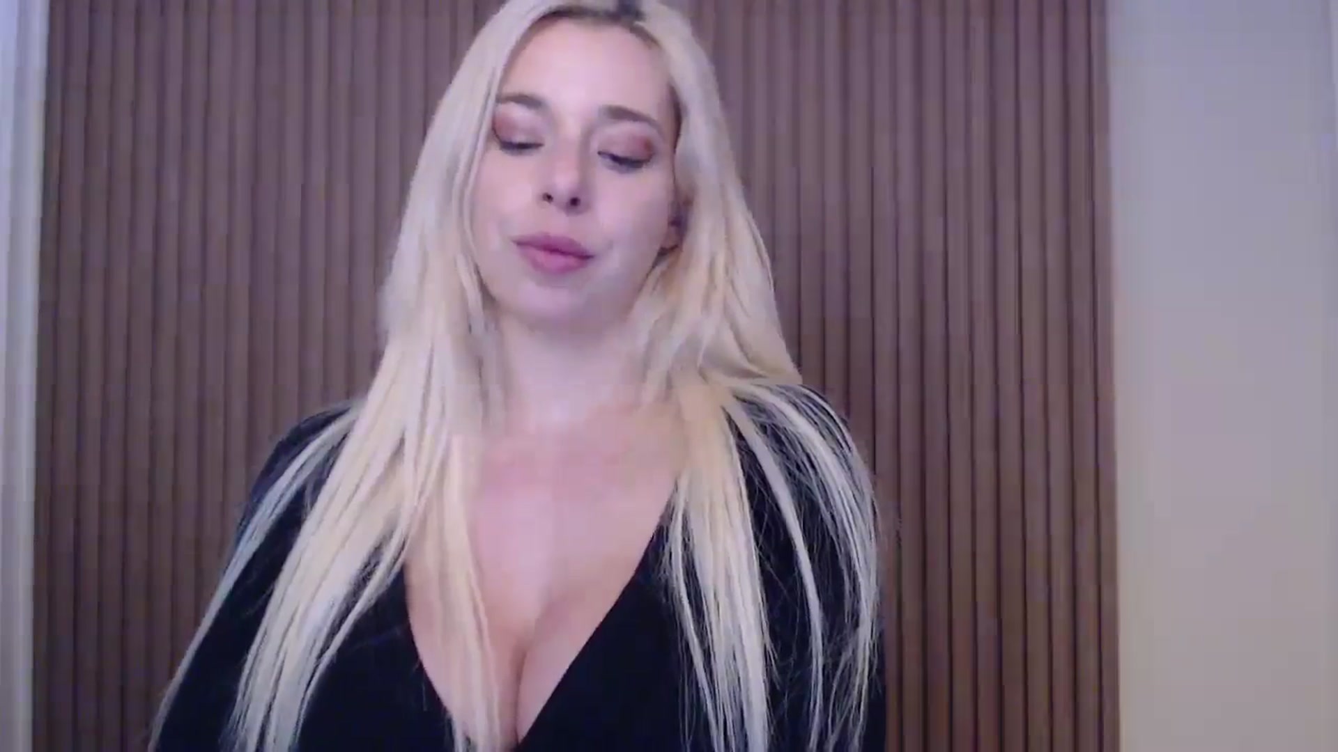 Gallery image thumbnail from Riley_Parks's myfreecams stream on, 01/18/2025, 22:31 image 5 of 20