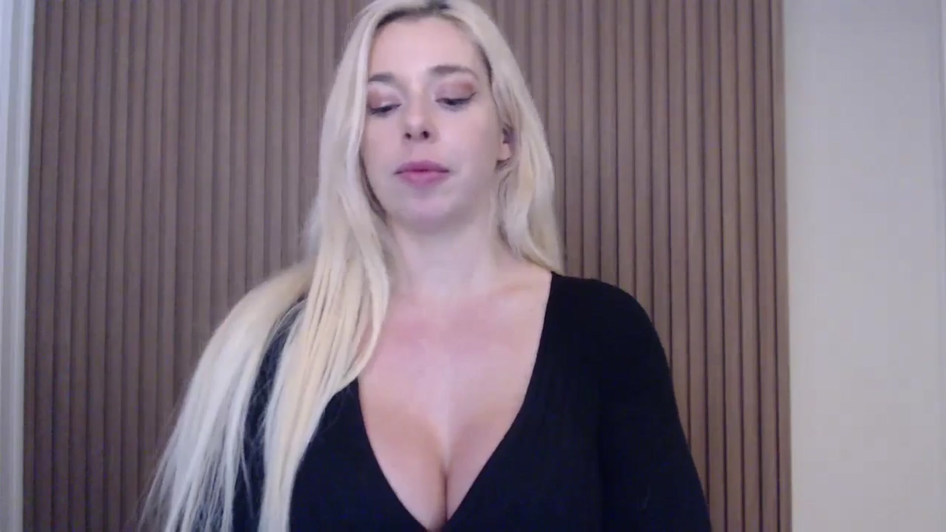 Gallery image thumbnail from Riley_Parks's myfreecams stream on, 01/18/2025, 22:31 image 19 of 20