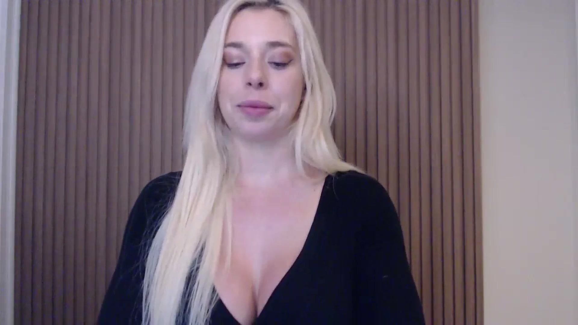 Gallery image thumbnail from Riley_Parks's myfreecams stream on, 01/18/2025, 22:31 image 14 of 20