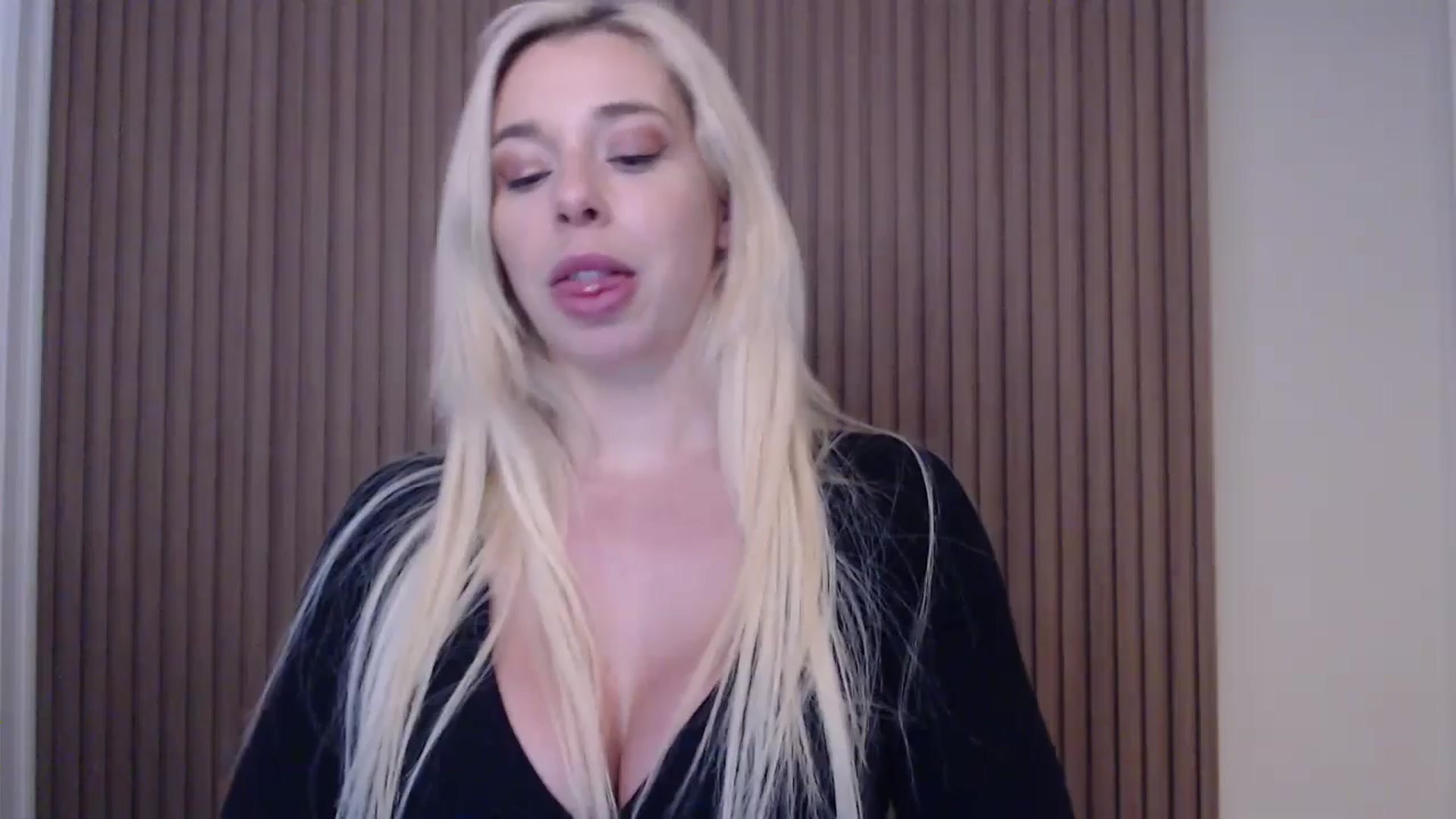 Gallery image thumbnail from Riley_Parks's myfreecams stream on, 01/18/2025, 22:31 image 1 of 20