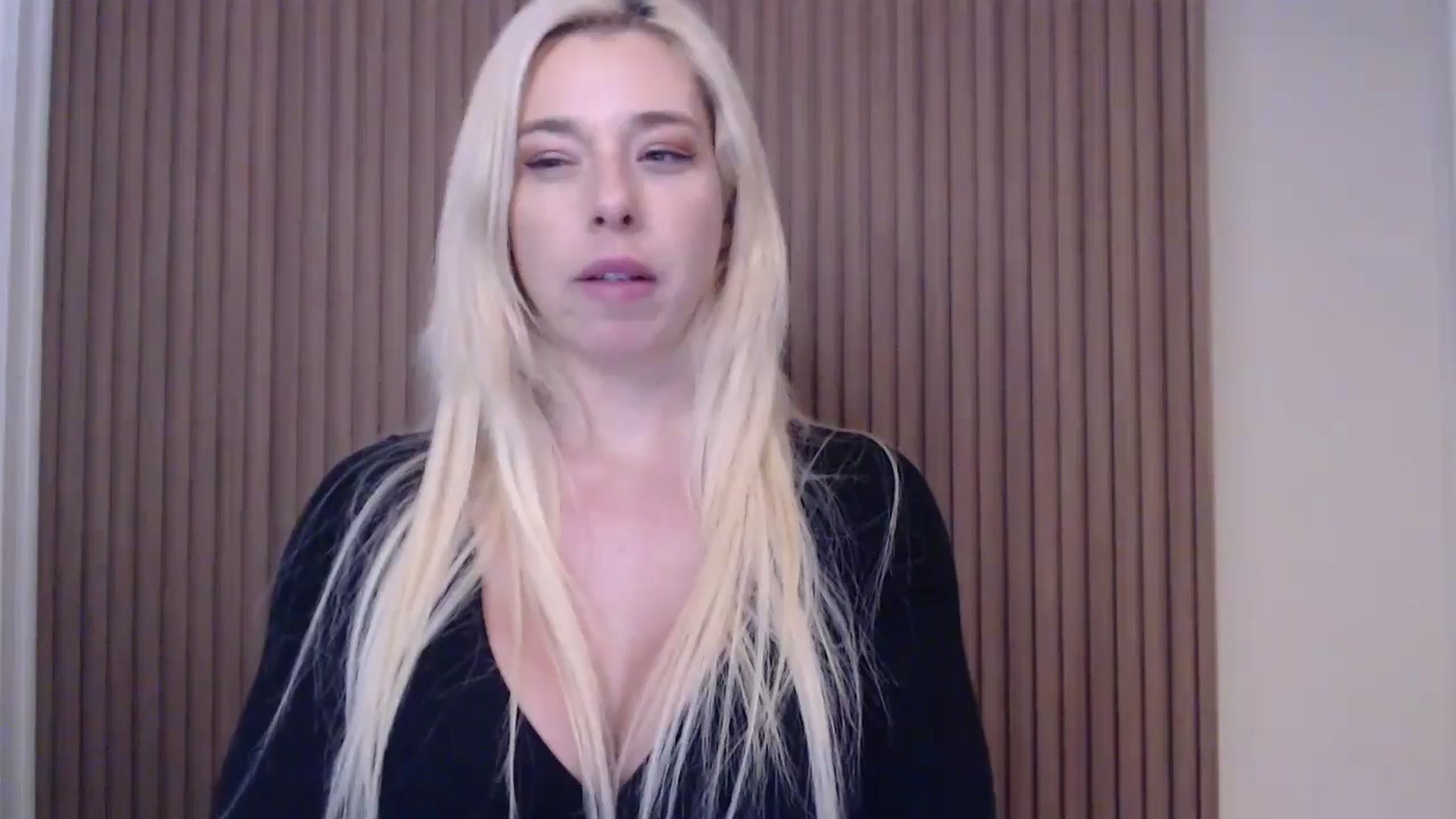 Gallery image thumbnail from Riley_Parks's myfreecams stream on, 01/18/2025, 22:31 image 2 of 20