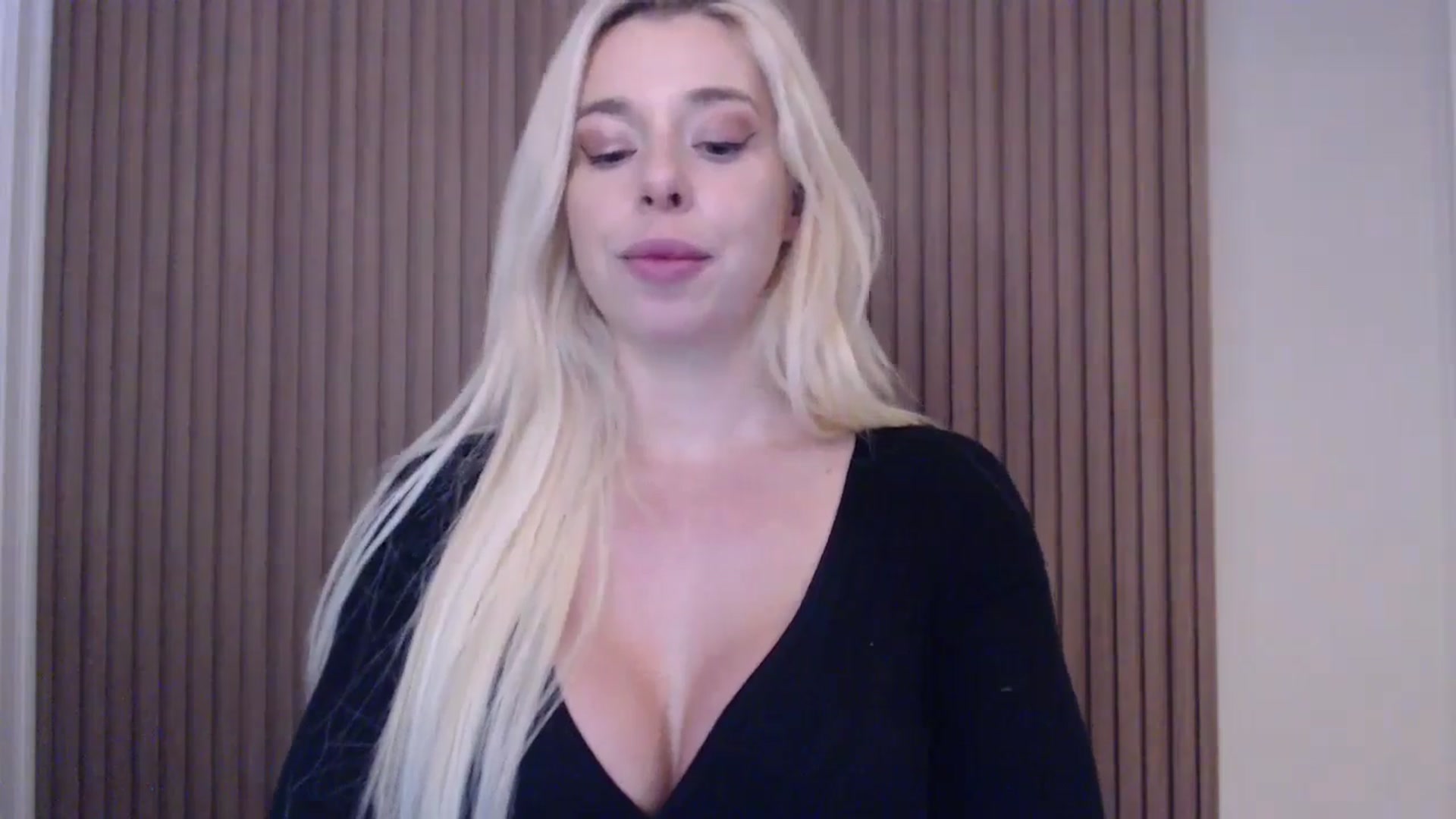 Gallery image thumbnail from Riley_Parks's myfreecams stream on, 01/18/2025, 22:31 image 10 of 20