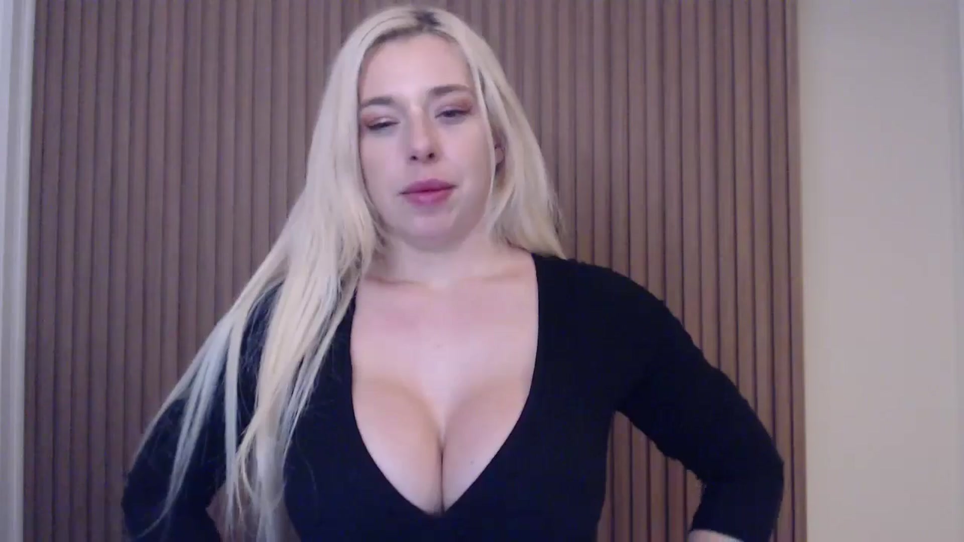 Gallery image thumbnail from Riley_Parks's myfreecams stream on, 01/19/2025, 24:31 image 16 of 20