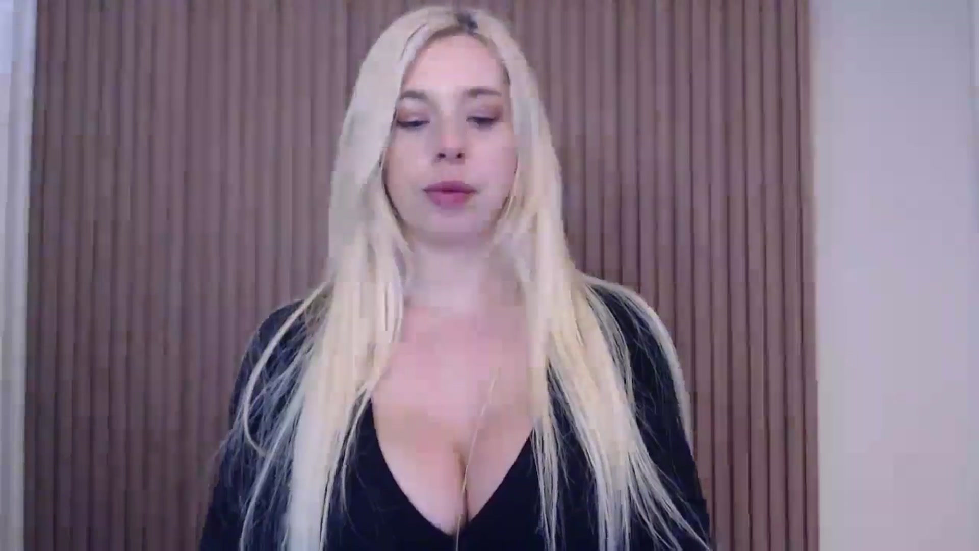 Gallery image thumbnail from Riley_Parks's myfreecams stream on, 01/19/2025, 24:31 image 6 of 20