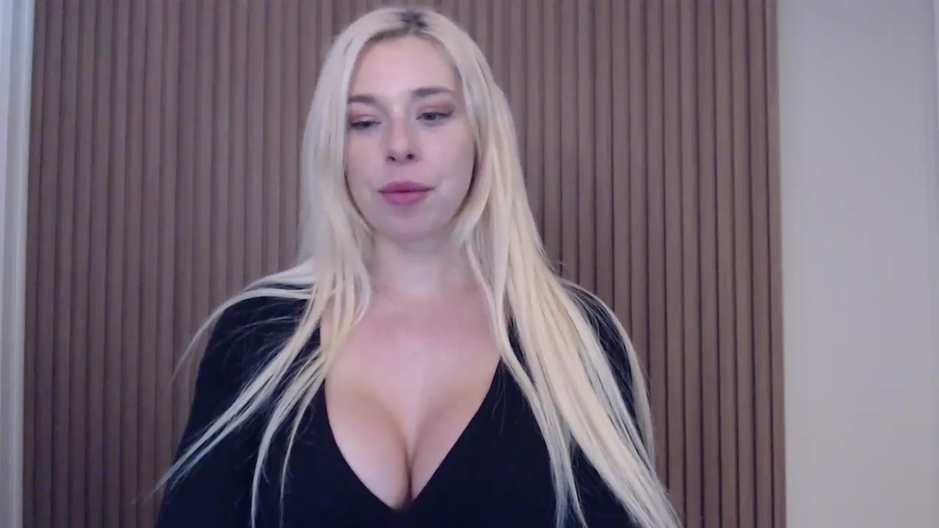 Gallery image thumbnail from Riley_Parks's myfreecams stream on, 01/19/2025, 24:31 image 13 of 20