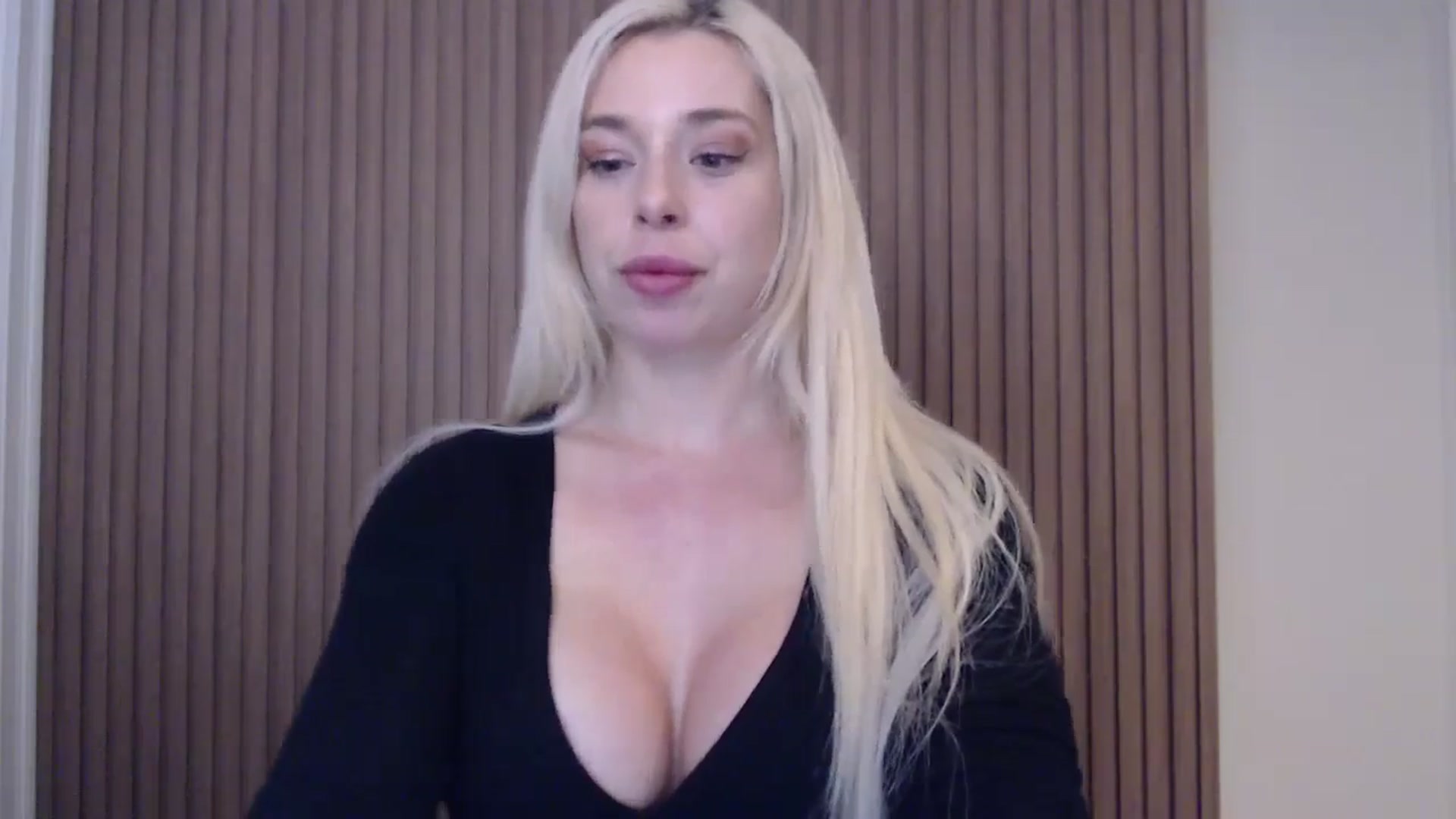 Gallery image thumbnail from Riley_Parks's myfreecams stream on, 01/19/2025, 24:31 image 3 of 20
