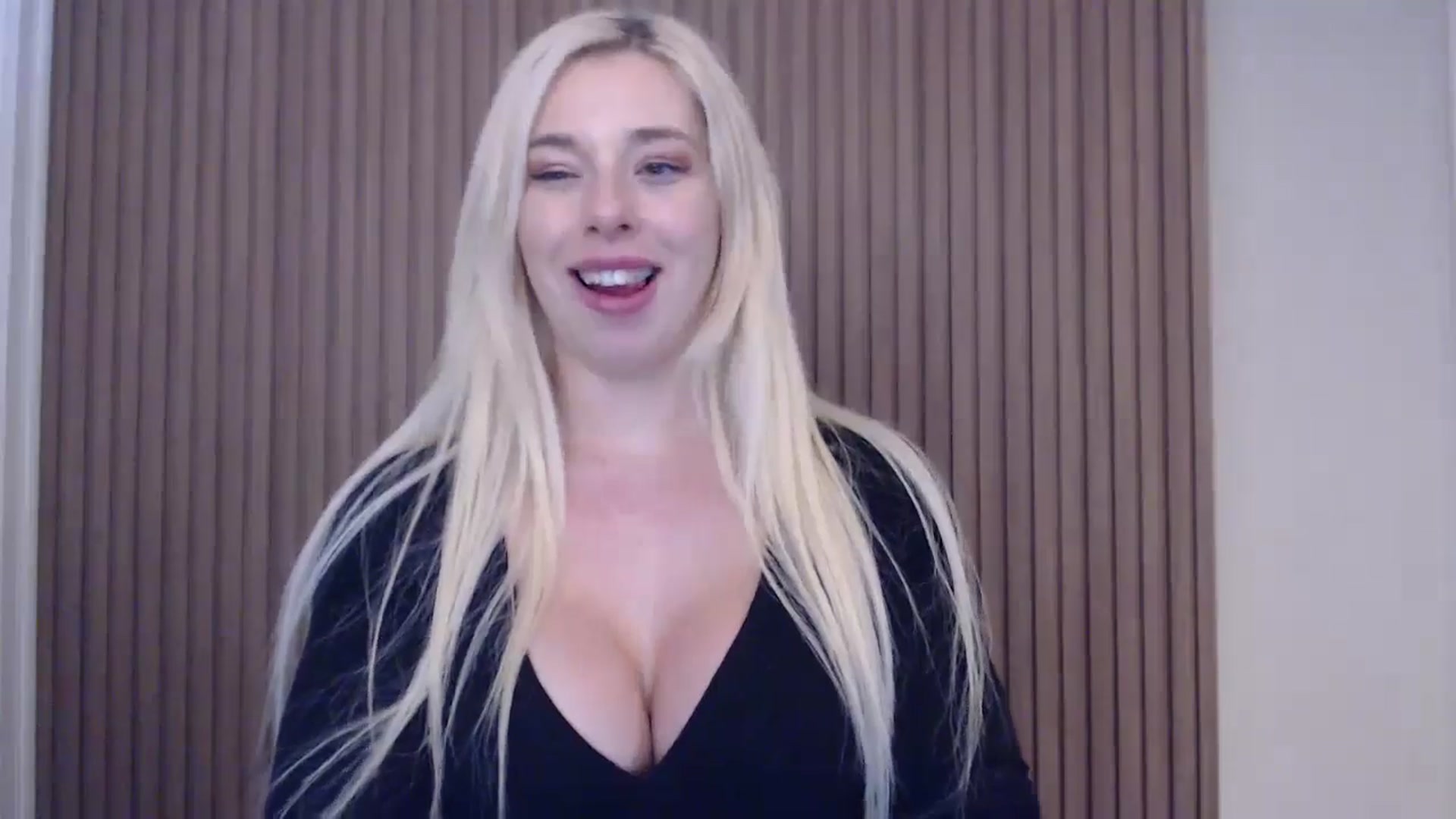 Gallery image thumbnail from Riley_Parks's myfreecams stream on, 01/19/2025, 24:31 image 10 of 20