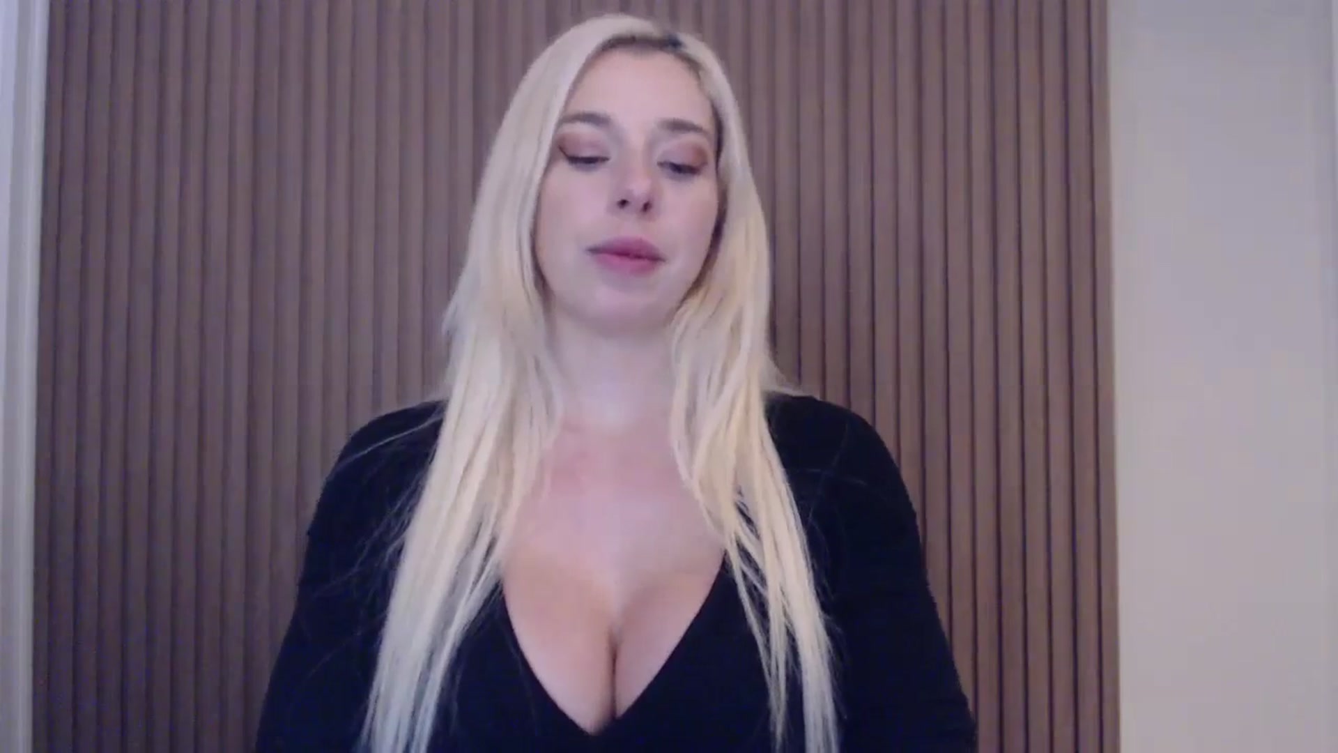 Gallery image thumbnail from Riley_Parks's myfreecams stream on, 01/19/2025, 24:31 image 20 of 20
