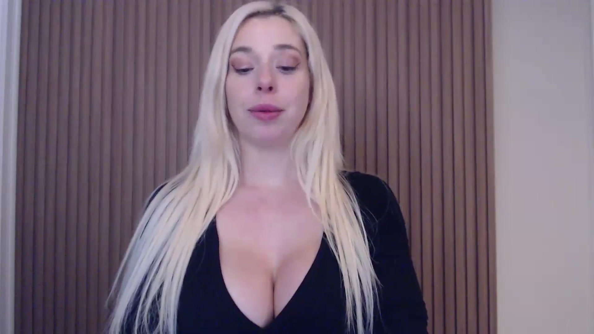 Gallery image thumbnail from Riley_Parks's myfreecams stream on, 01/19/2025, 24:31 image 19 of 20