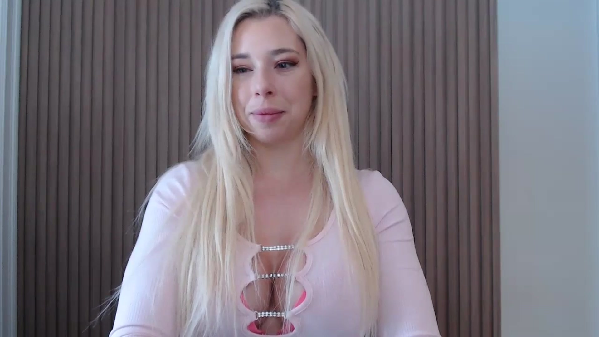 Gallery image thumbnail from Riley_Parks's myfreecams stream on, 01/19/2025, 15:10 image 9 of 20