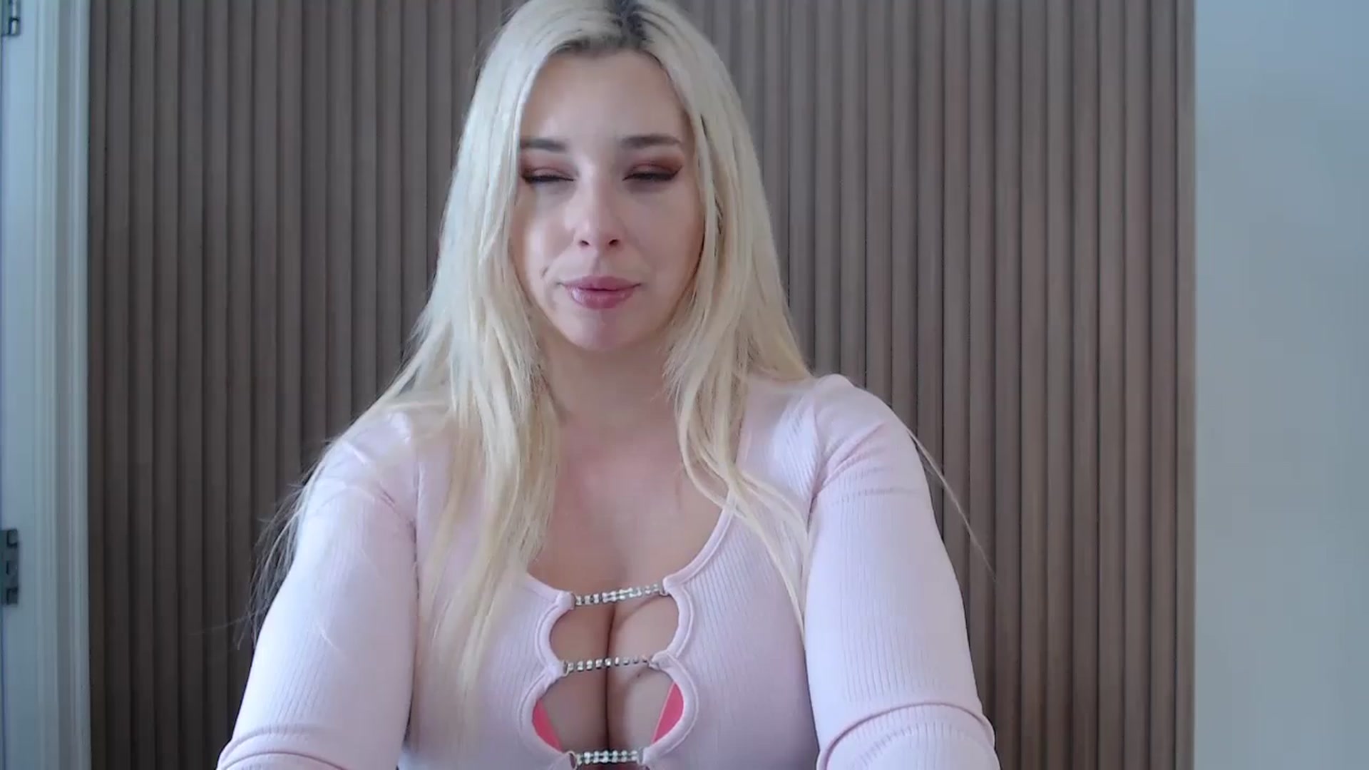 Gallery image thumbnail from Riley_Parks's myfreecams stream on, 01/19/2025, 15:58 image 16 of 20