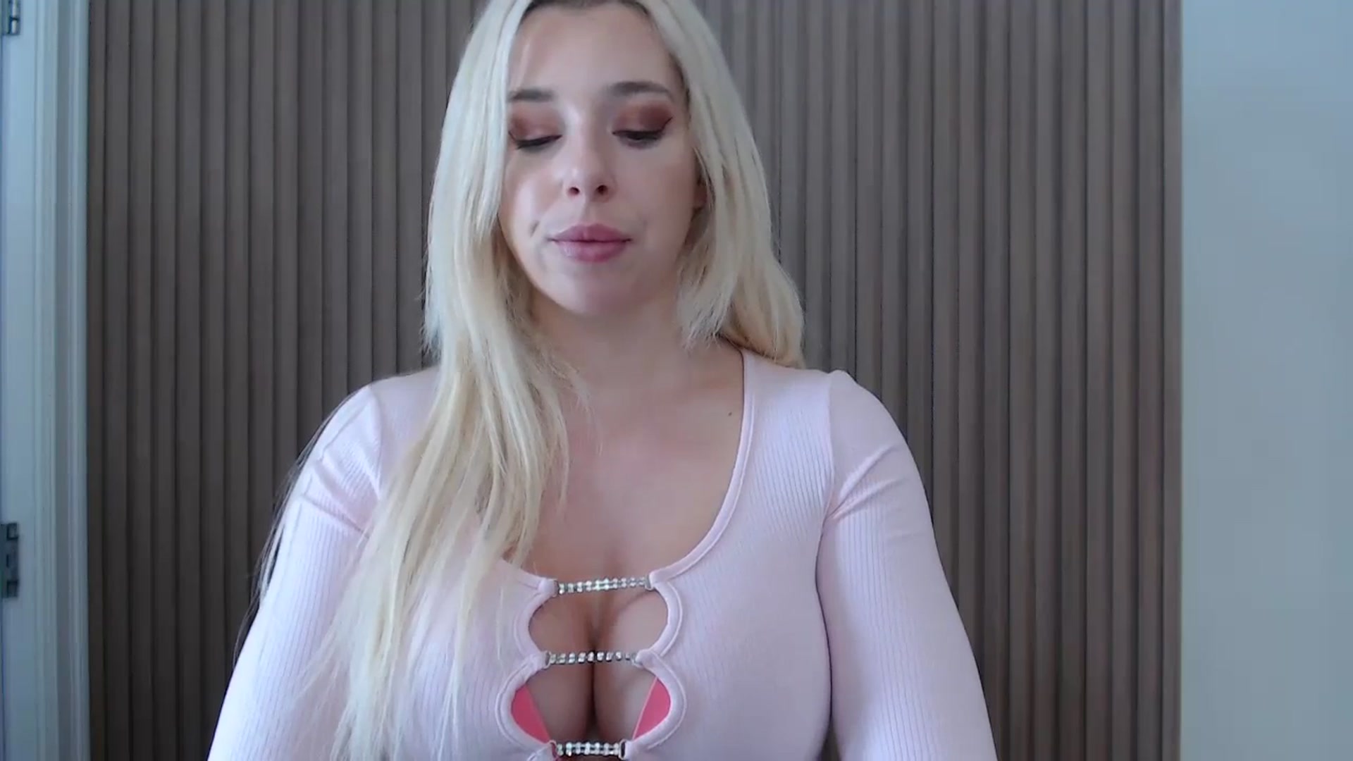 Gallery image thumbnail from Riley_Parks's myfreecams stream on, 01/19/2025, 17:03 image 14 of 20