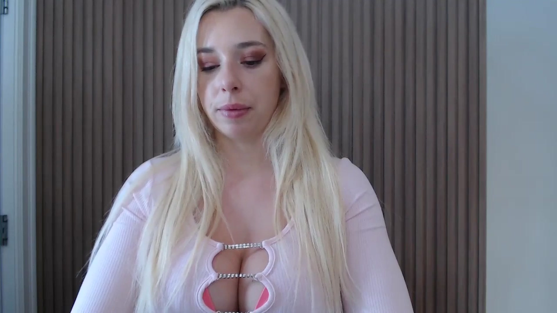 Gallery image thumbnail from Riley_Parks's myfreecams stream on, 01/19/2025, 17:03 image 11 of 20