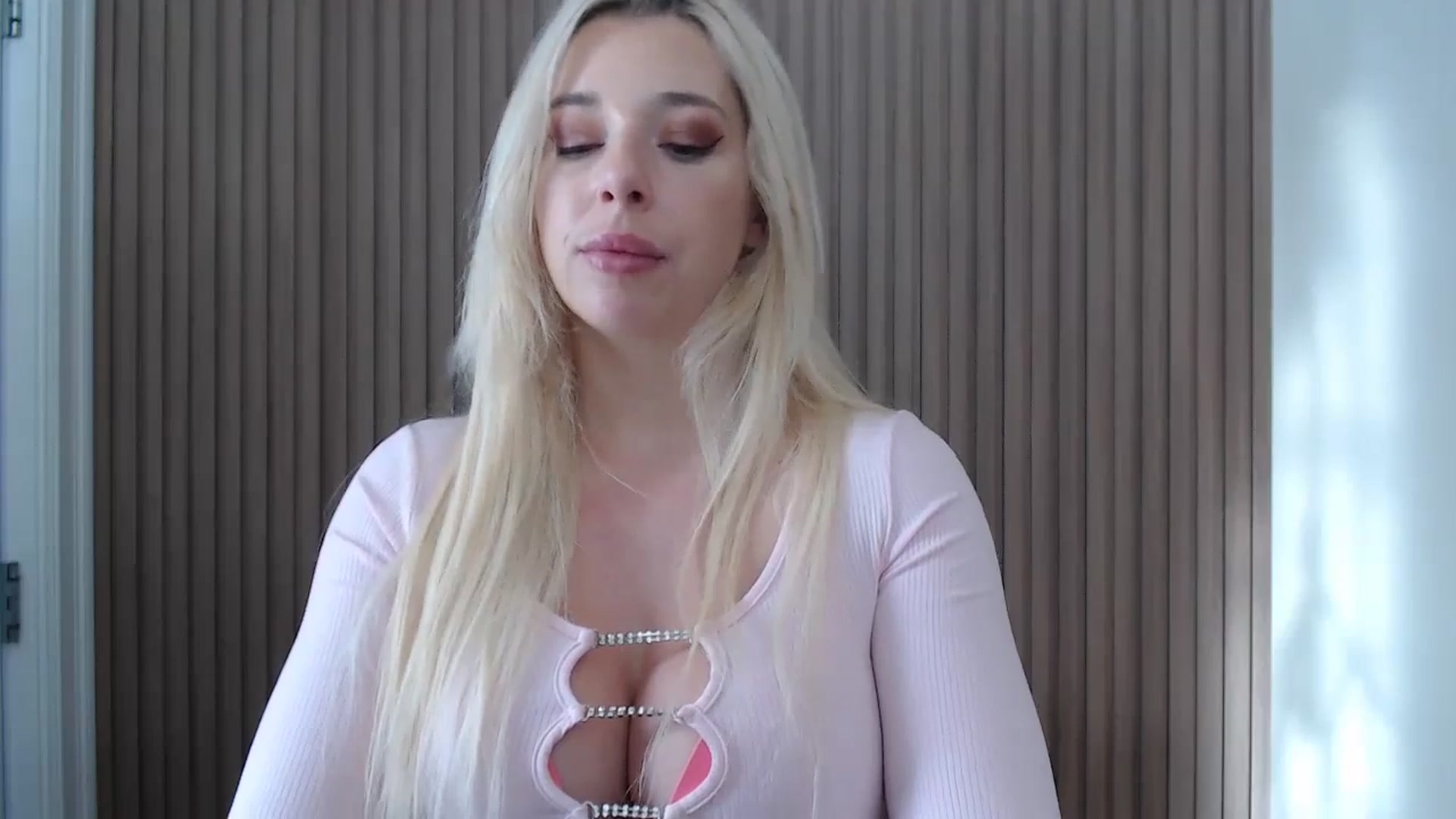 Gallery image thumbnail from Riley_Parks's myfreecams stream on, 01/19/2025, 17:03 image 5 of 20
