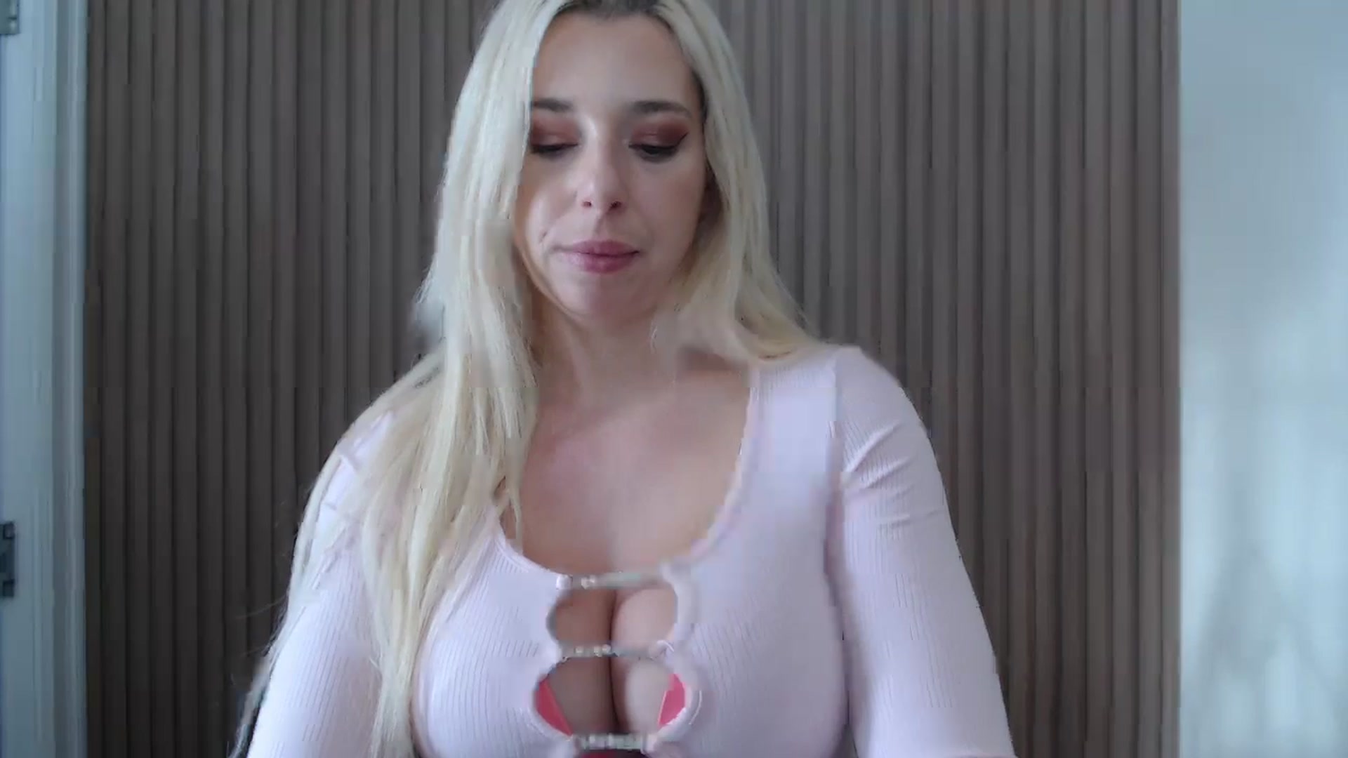 Gallery image thumbnail from Riley_Parks's myfreecams stream on, 01/19/2025, 17:03 image 8 of 20