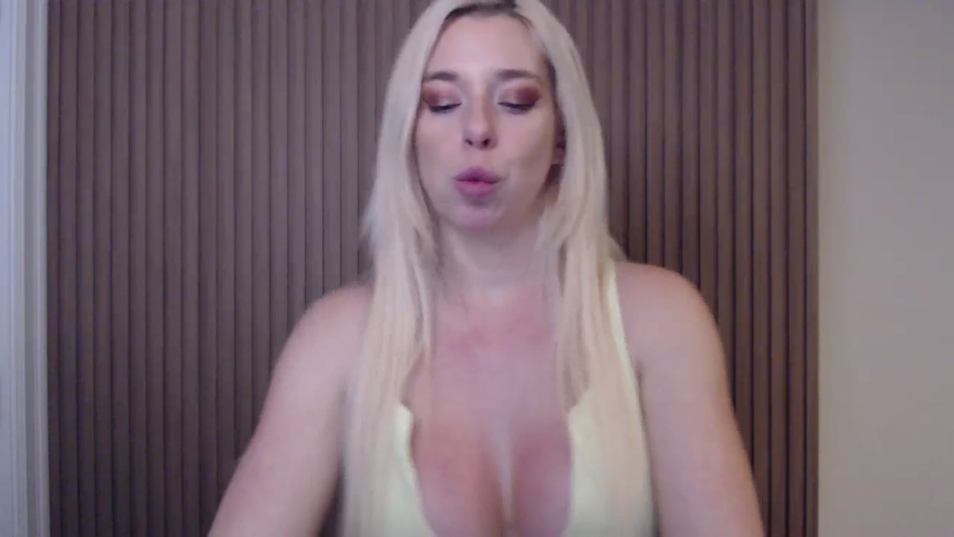 Gallery image thumbnail from Riley_Parks's myfreecams stream on, 01/19/2025, 22:44 image 9 of 20