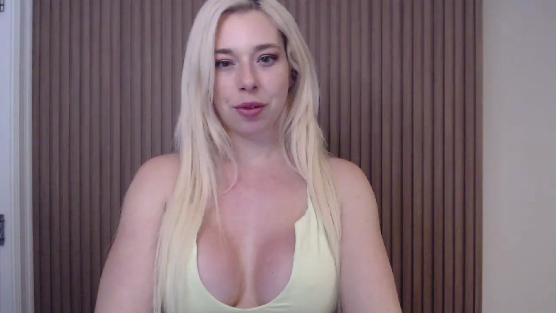 Gallery image thumbnail from Riley_Parks's myfreecams stream on, 01/20/2025, 24:25 image 6 of 20
