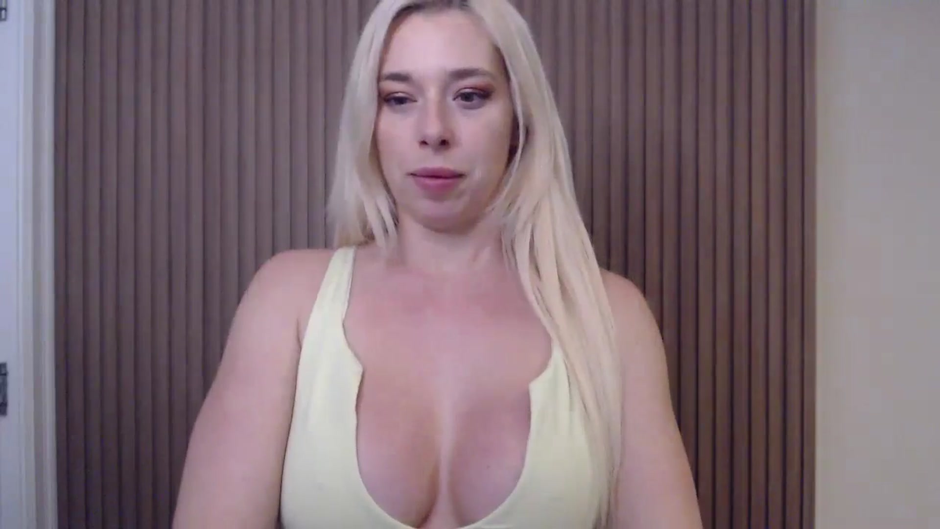 Gallery image thumbnail from Riley_Parks's myfreecams stream on, 01/20/2025, 24:25 image 8 of 20