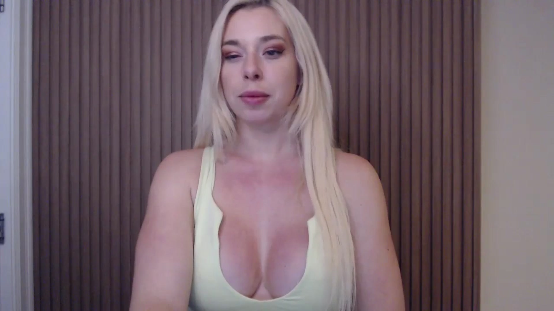 Gallery image thumbnail from Riley_Parks's myfreecams stream on, 01/20/2025, 24:25 image 9 of 20