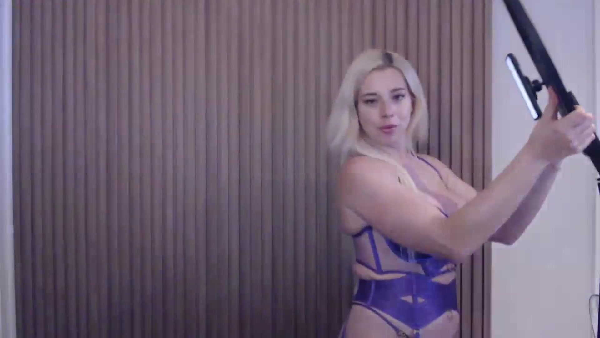 Gallery image thumbnail from Riley_Parks's myfreecams stream on, 01/21/2025, 02:28 image 6 of 20