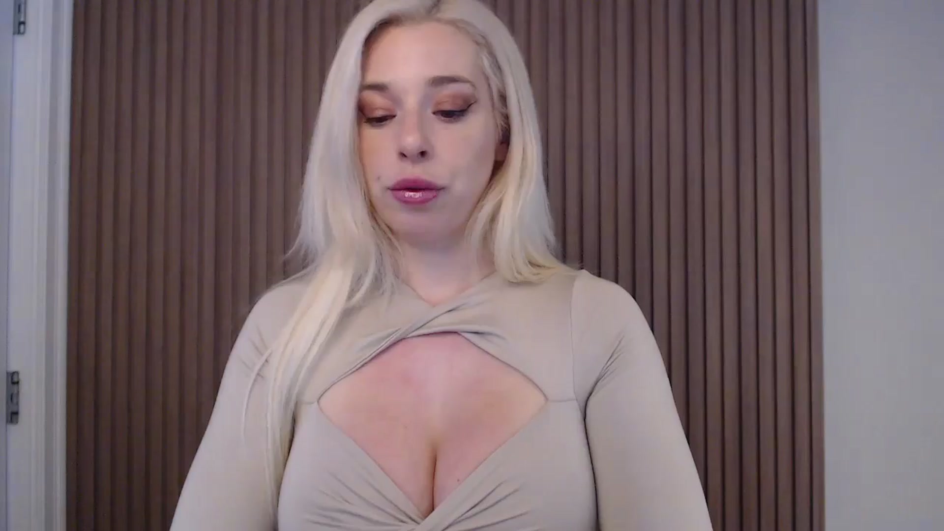 Gallery image thumbnail from Riley_Parks's myfreecams stream on, 02/02/2025, 12:44 image 7 of 20
