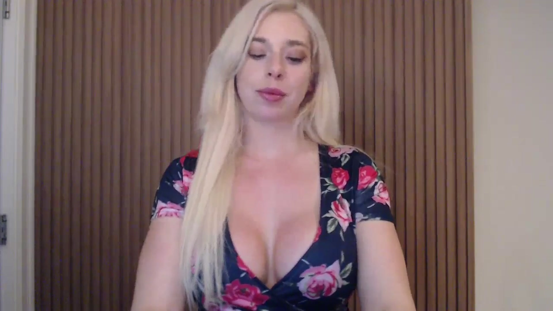 Gallery image thumbnail from Riley_Parks's myfreecams stream on, 02/03/2025, 23:54 image 13 of 20