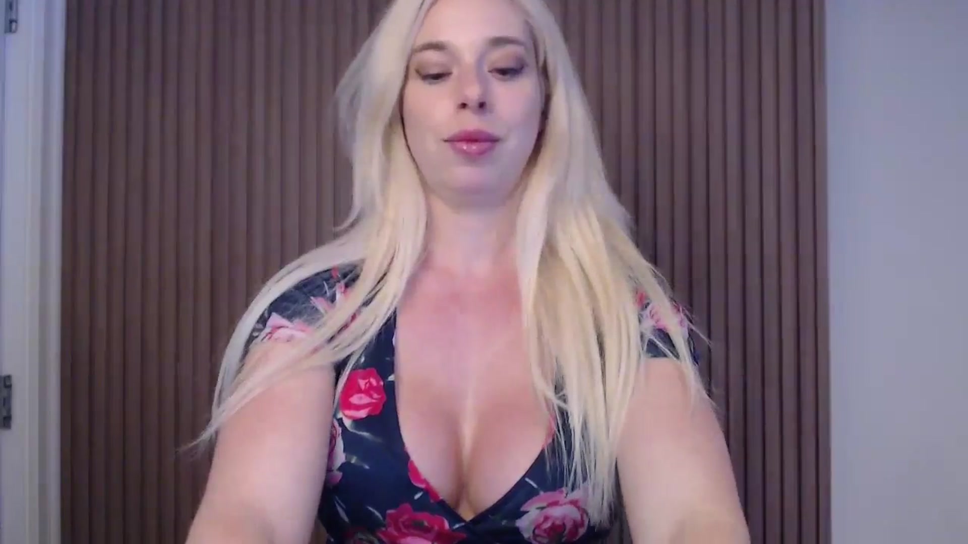 Gallery image thumbnail from Riley_Parks's myfreecams stream on, 02/03/2025, 23:54 image 4 of 20