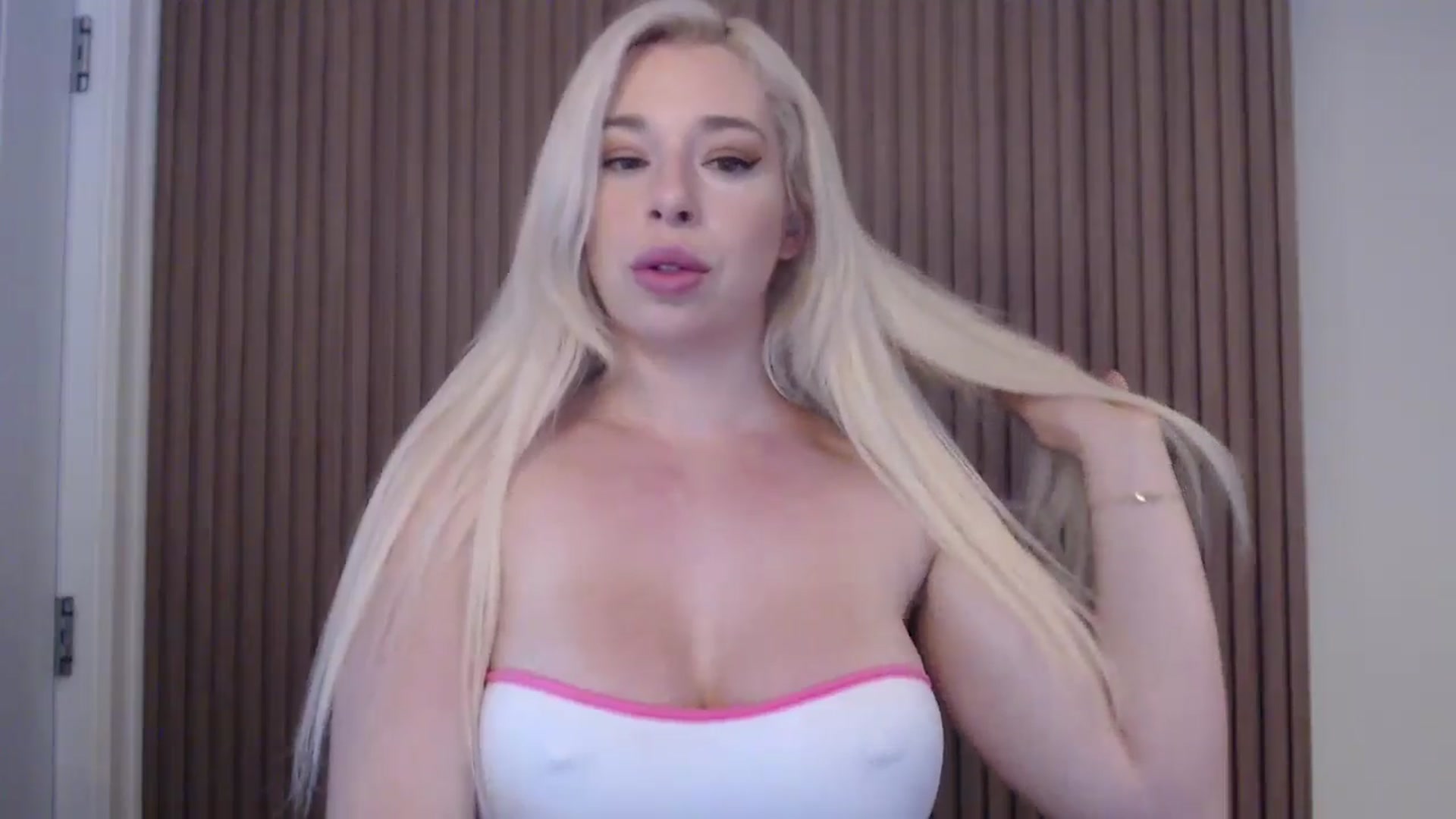 Gallery image thumbnail from Riley_Parks's myfreecams stream on, 02/04/2025, 12:40 image 17 of 20