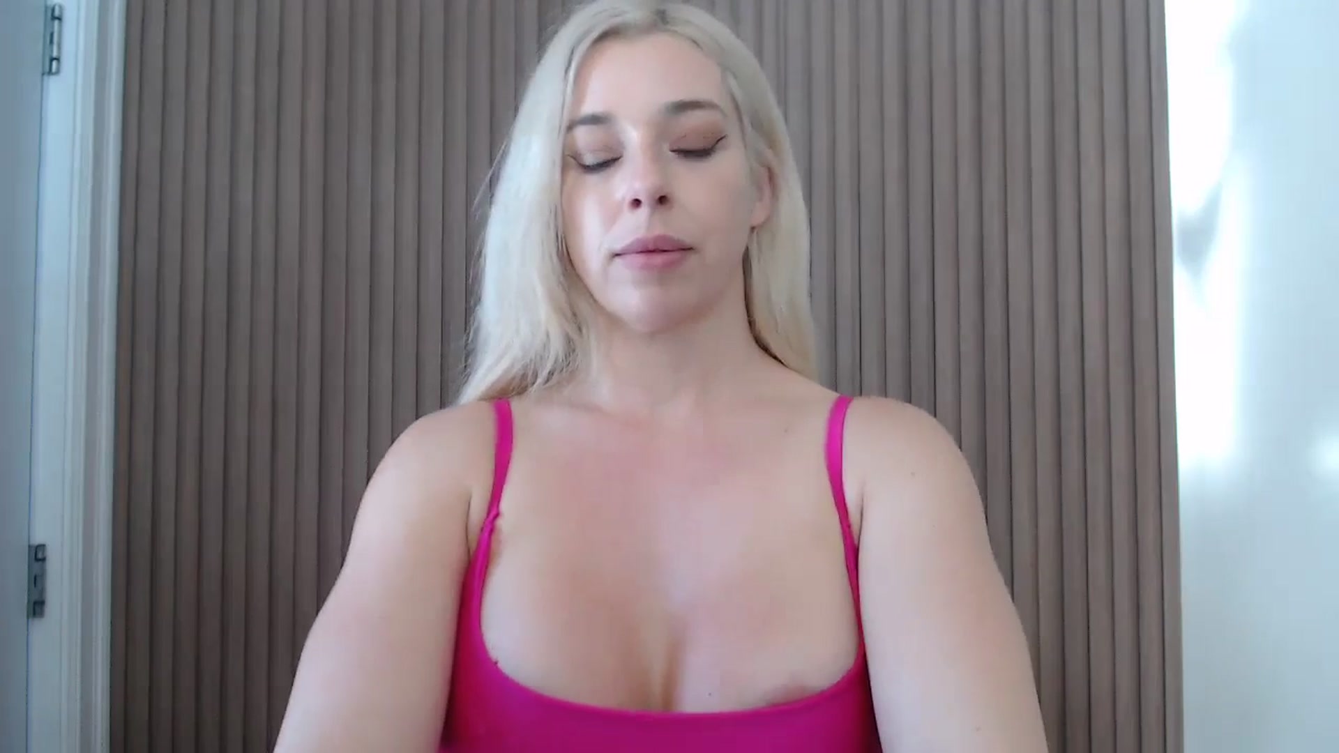 Gallery image thumbnail from Riley_Parks's myfreecams stream on, 02/05/2025, 17:20 image 5 of 20