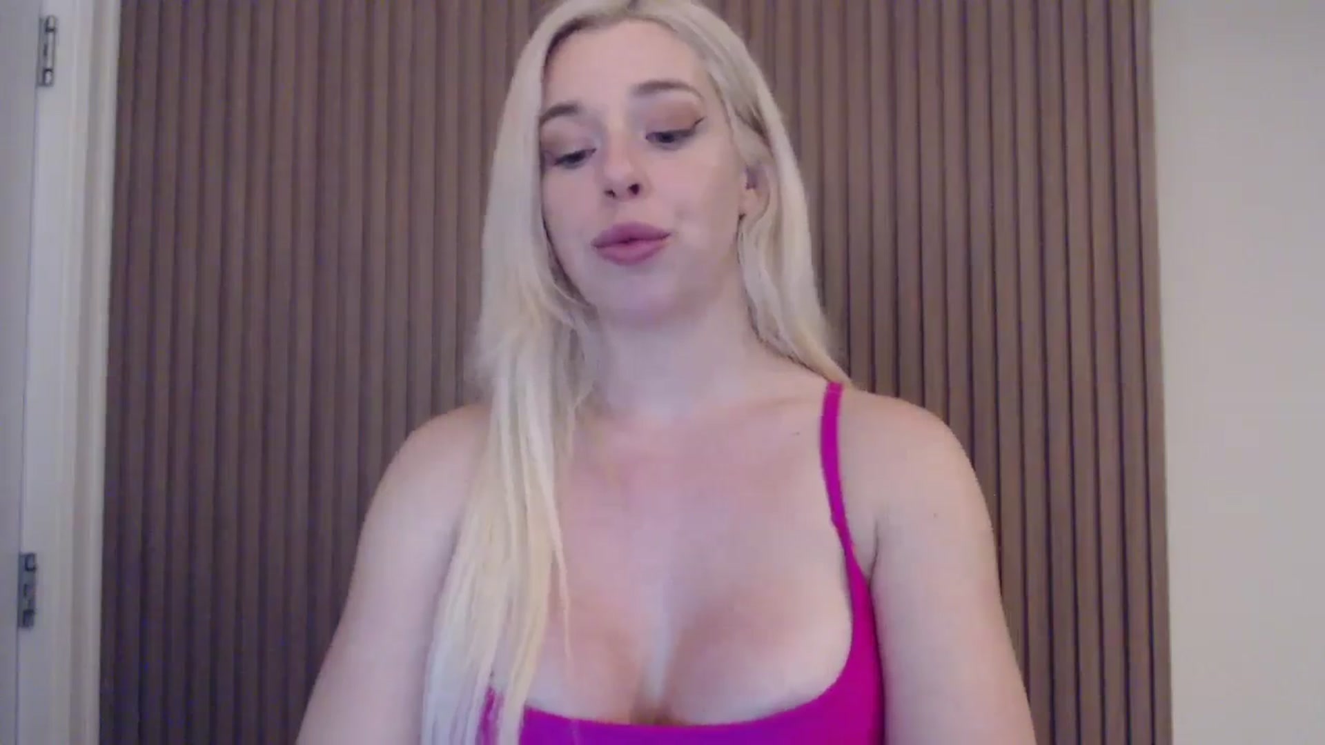 Gallery image thumbnail from Riley_Parks's myfreecams stream on, 02/05/2025, 23:30 image 18 of 20