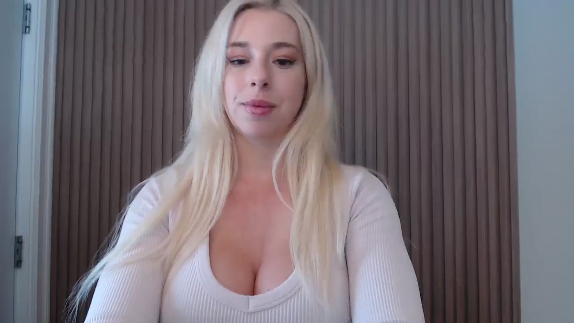Gallery image thumbnail from Riley_Parks's myfreecams stream on, 02/06/2025, 16:16 image 4 of 20