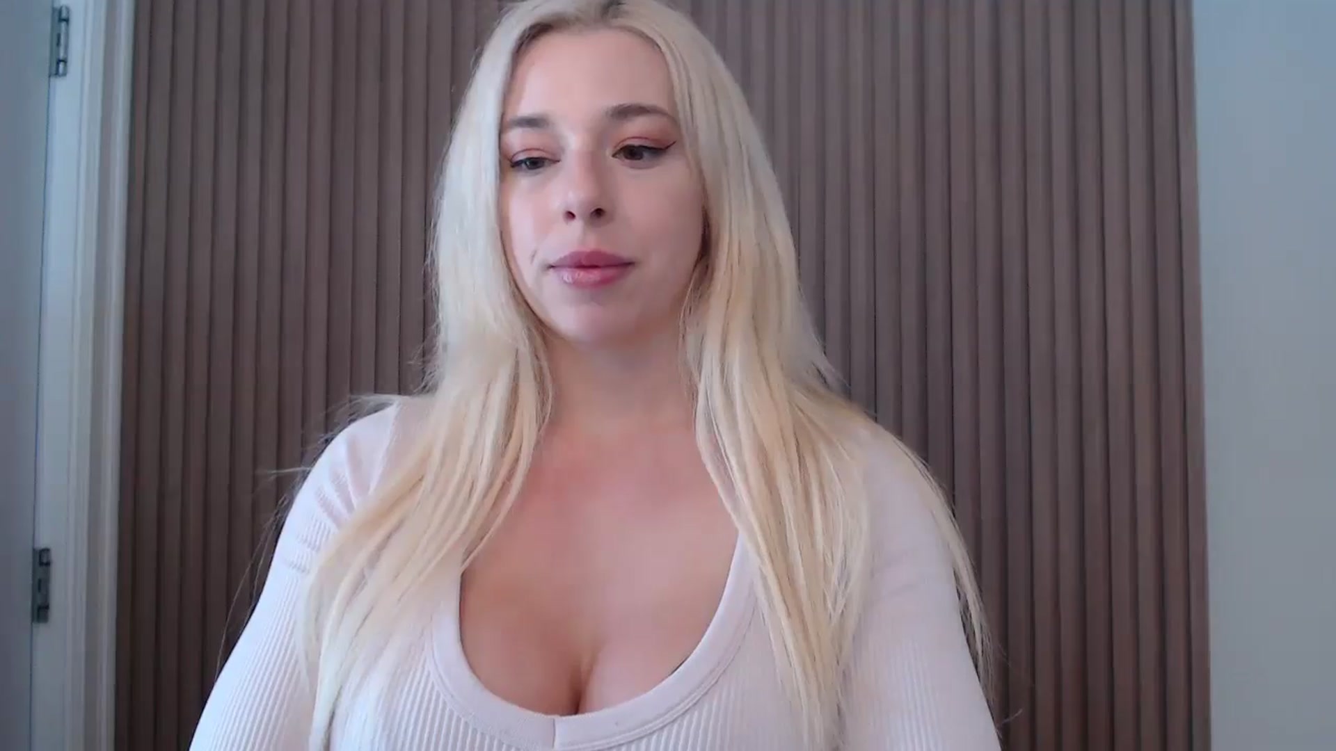 Gallery image thumbnail from Riley_Parks's myfreecams stream on, 02/06/2025, 16:16 image 17 of 20
